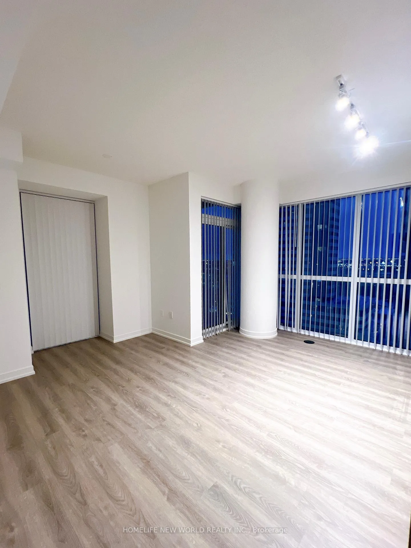 Photo 2 of Unit 1112, 8 Interchange Way, Vaughan, Vaughan Corporate Centre — HOMEH