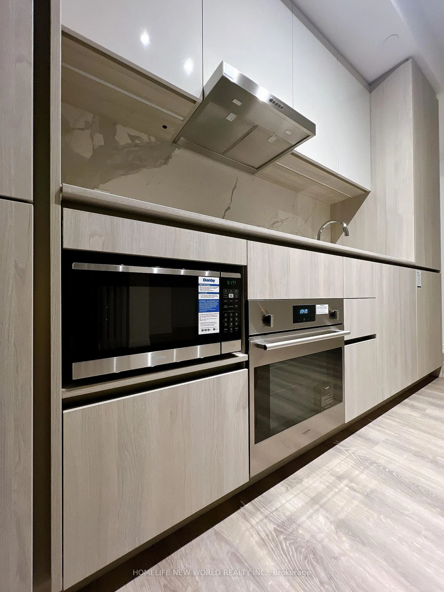 Photo 3 of Unit 1112, 8 Interchange Way, Vaughan, Vaughan Corporate Centre — HOMEH