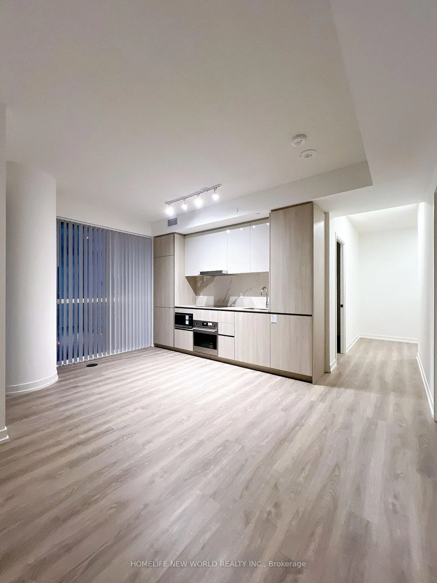 Photo 4 of Unit 1112, 8 Interchange Way, Vaughan, Vaughan Corporate Centre — HOMEH