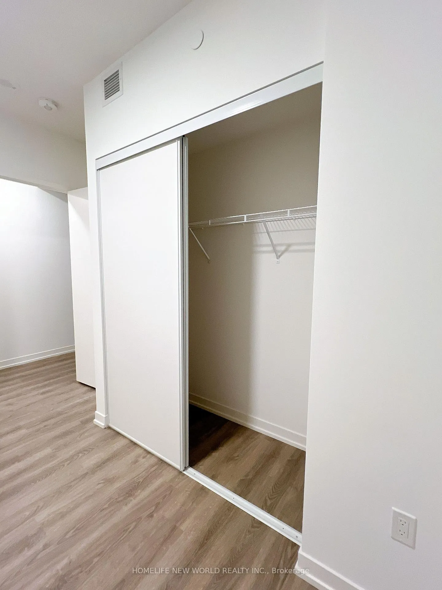 Photo 11 of Unit 1112, 8 Interchange Way, Vaughan, Vaughan Corporate Centre — HOMEH