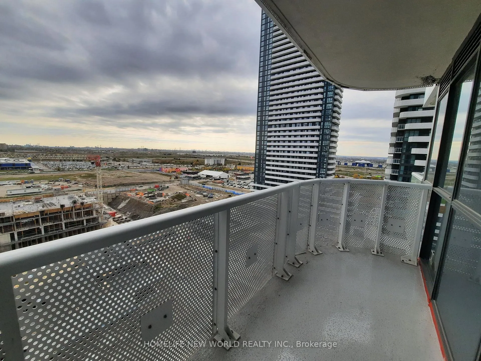 Photo 13 of Unit 1112, 8 Interchange Way, Vaughan, Vaughan Corporate Centre — HOMEH