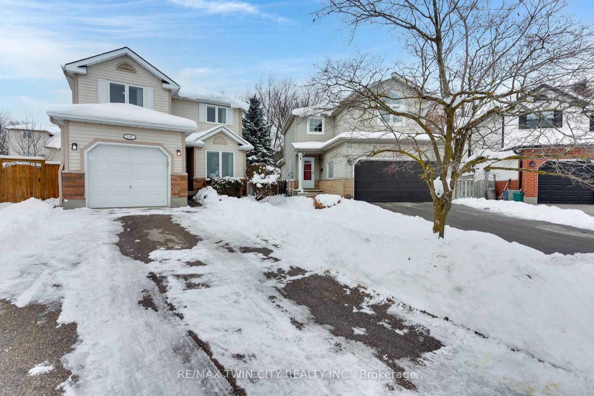 Photo 2 of 225 Thornbird Place, Waterloo — HOMEH