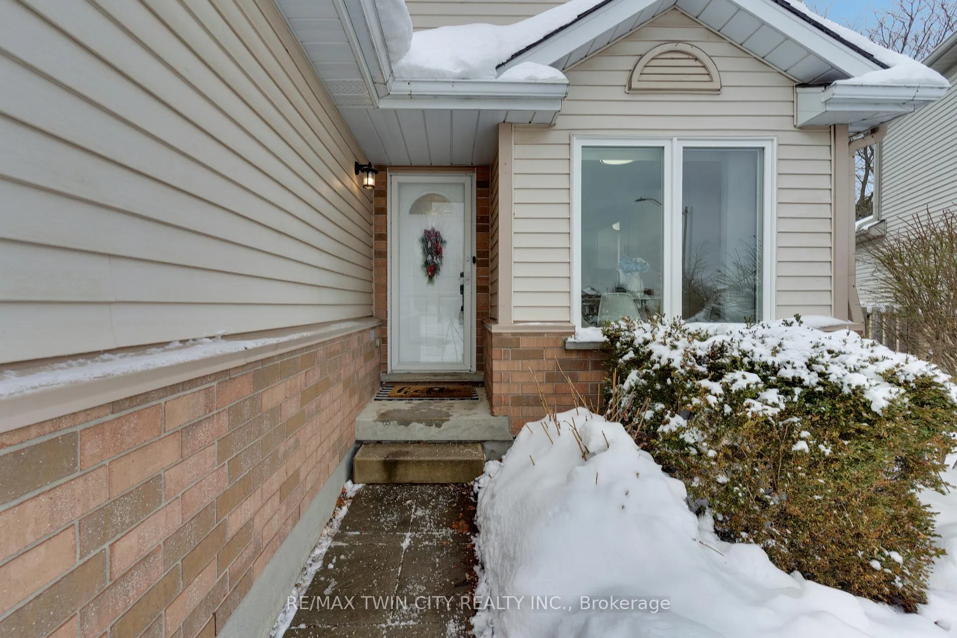Photo 3 of 225 Thornbird Place, Waterloo — HOMEH