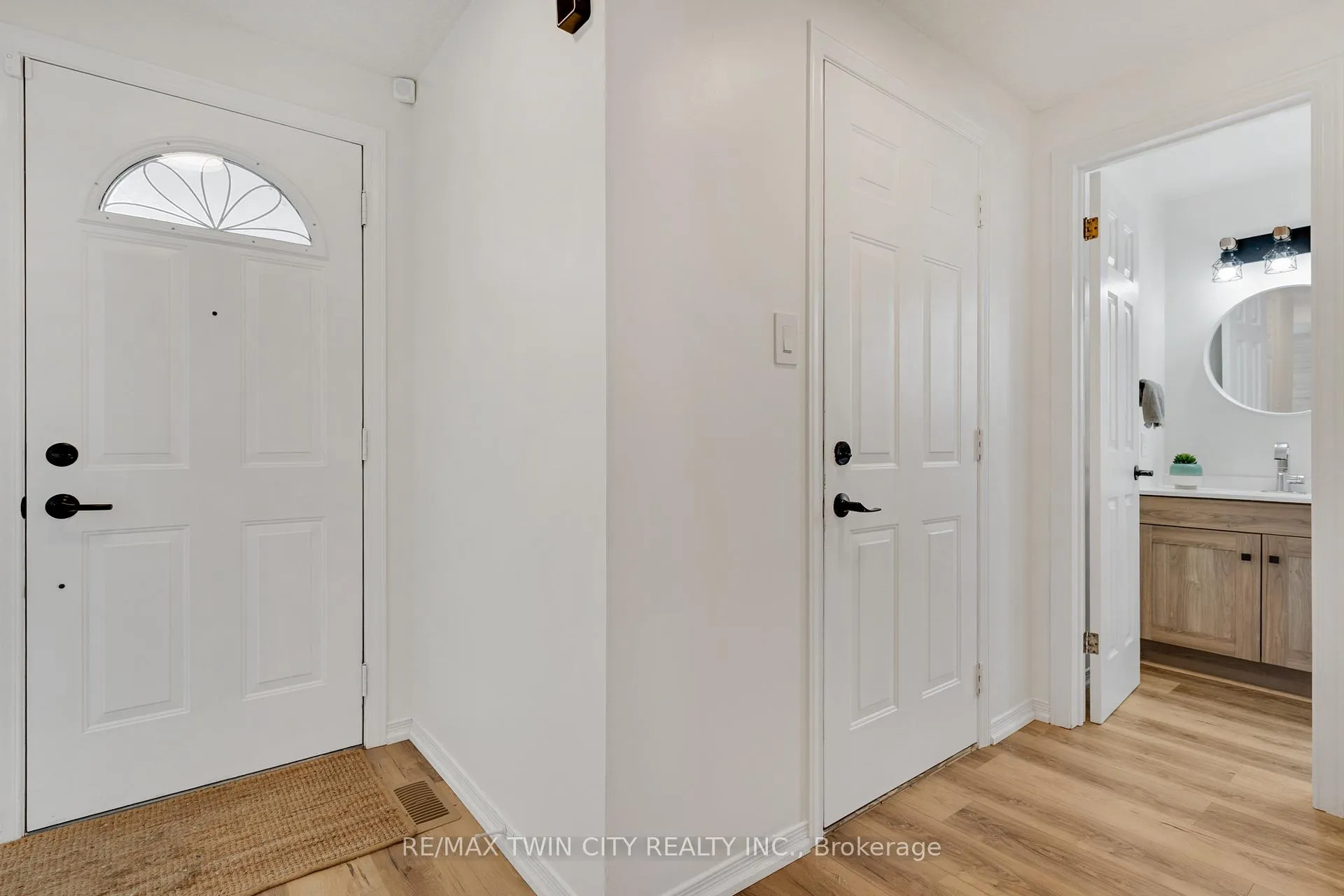 Photo 4 of 225 Thornbird Place, Waterloo — HOMEH