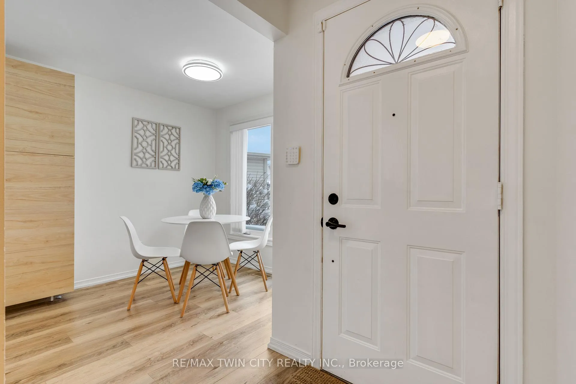 Photo 5 of 225 Thornbird Place, Waterloo — HOMEH