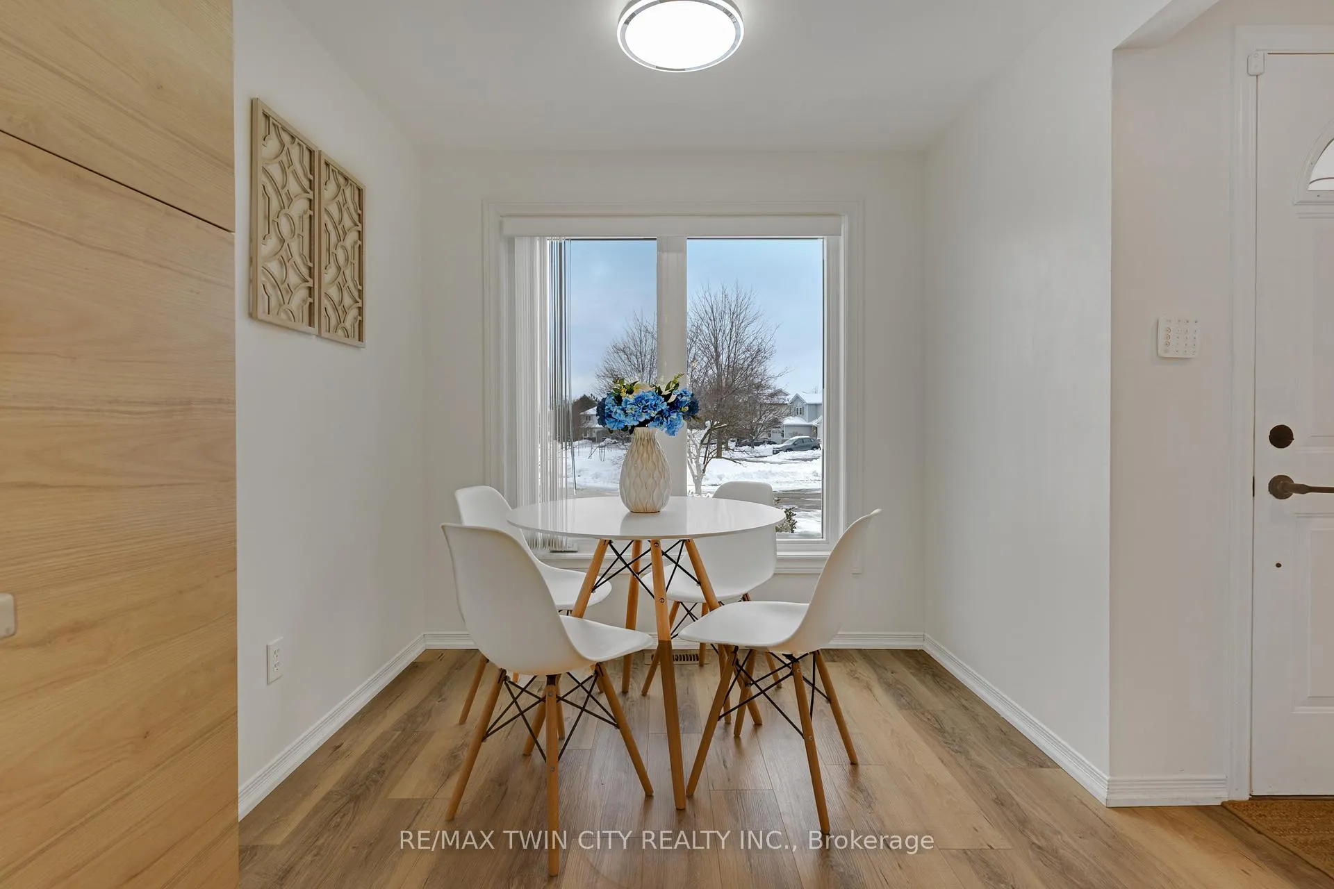 Photo 6 of 225 Thornbird Place, Waterloo — HOMEH