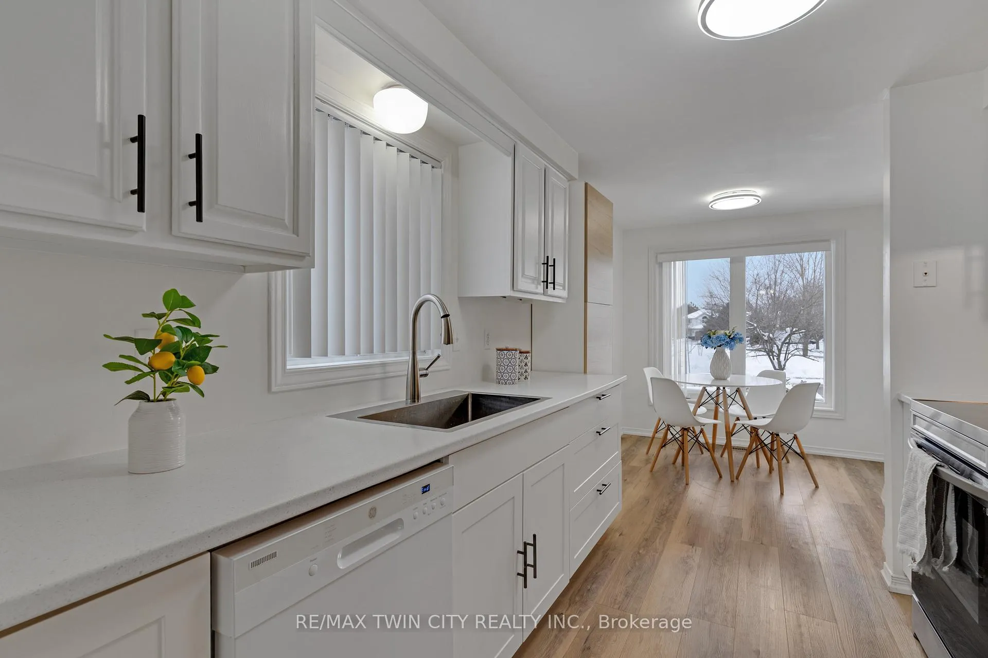 Photo 9 of 225 Thornbird Place, Waterloo — HOMEH