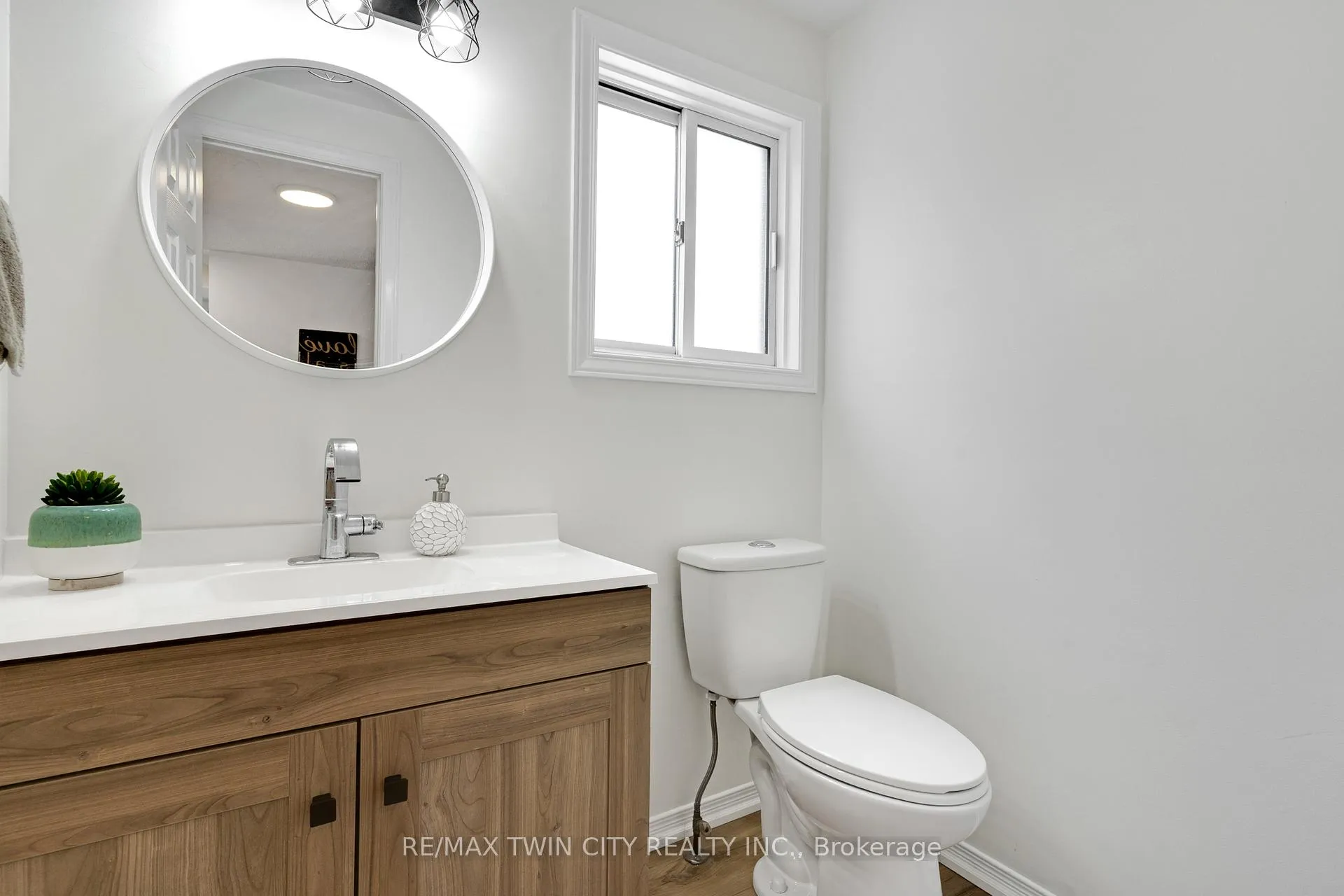 Photo 20 of 225 Thornbird Place, Waterloo — HOMEH