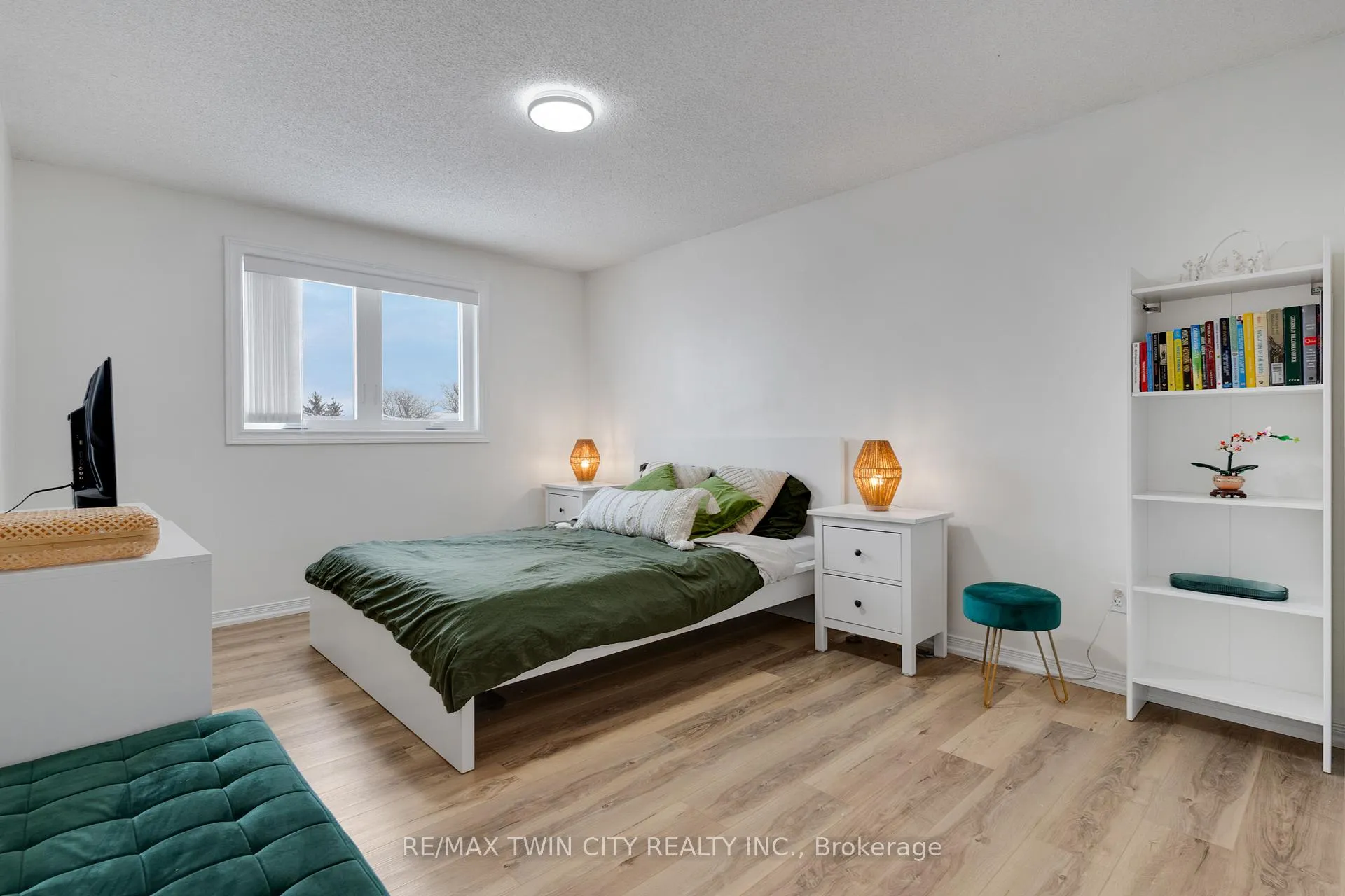Photo 24 of 225 Thornbird Place, Waterloo — HOMEH