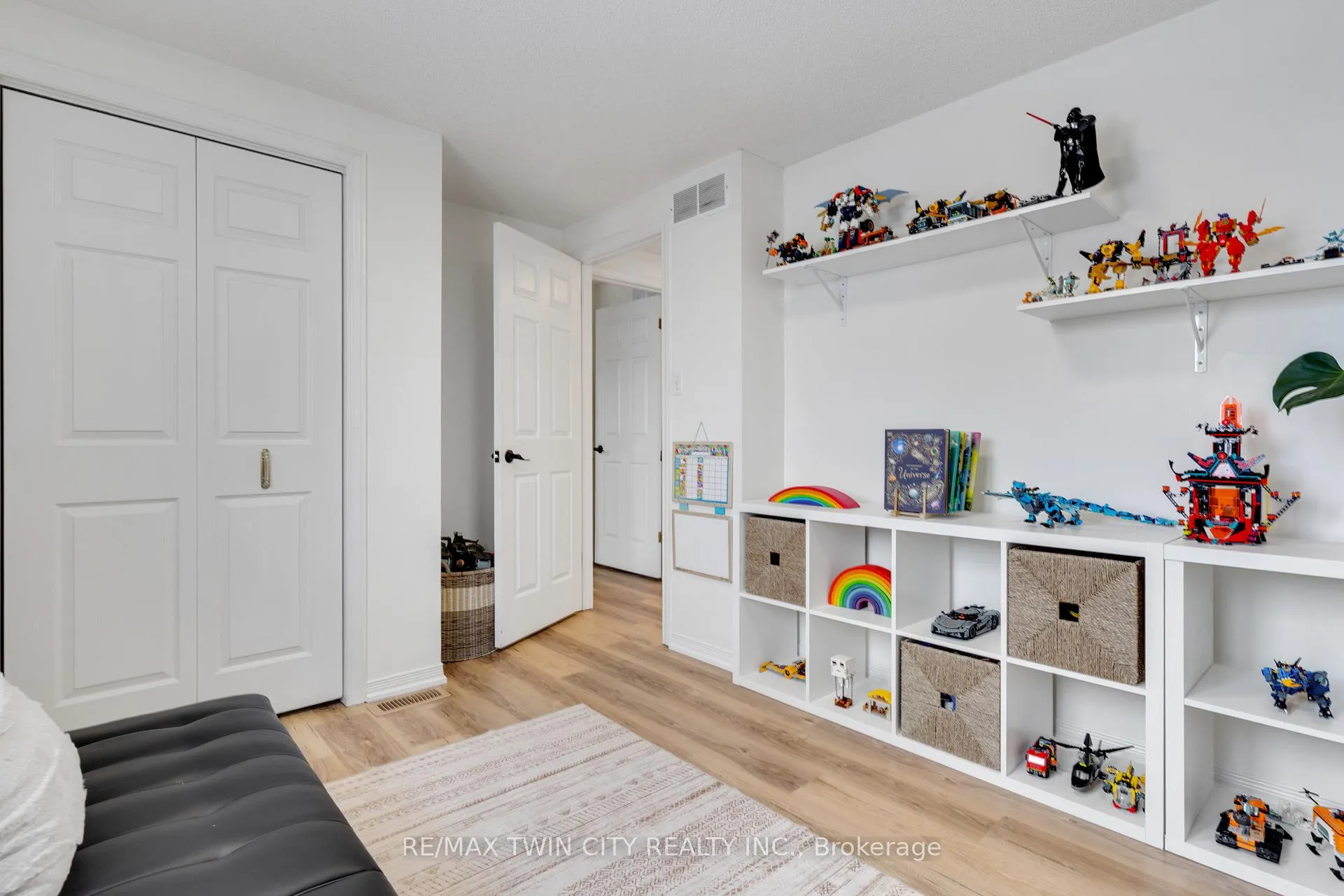 Photo 27 of 225 Thornbird Place, Waterloo — HOMEH
