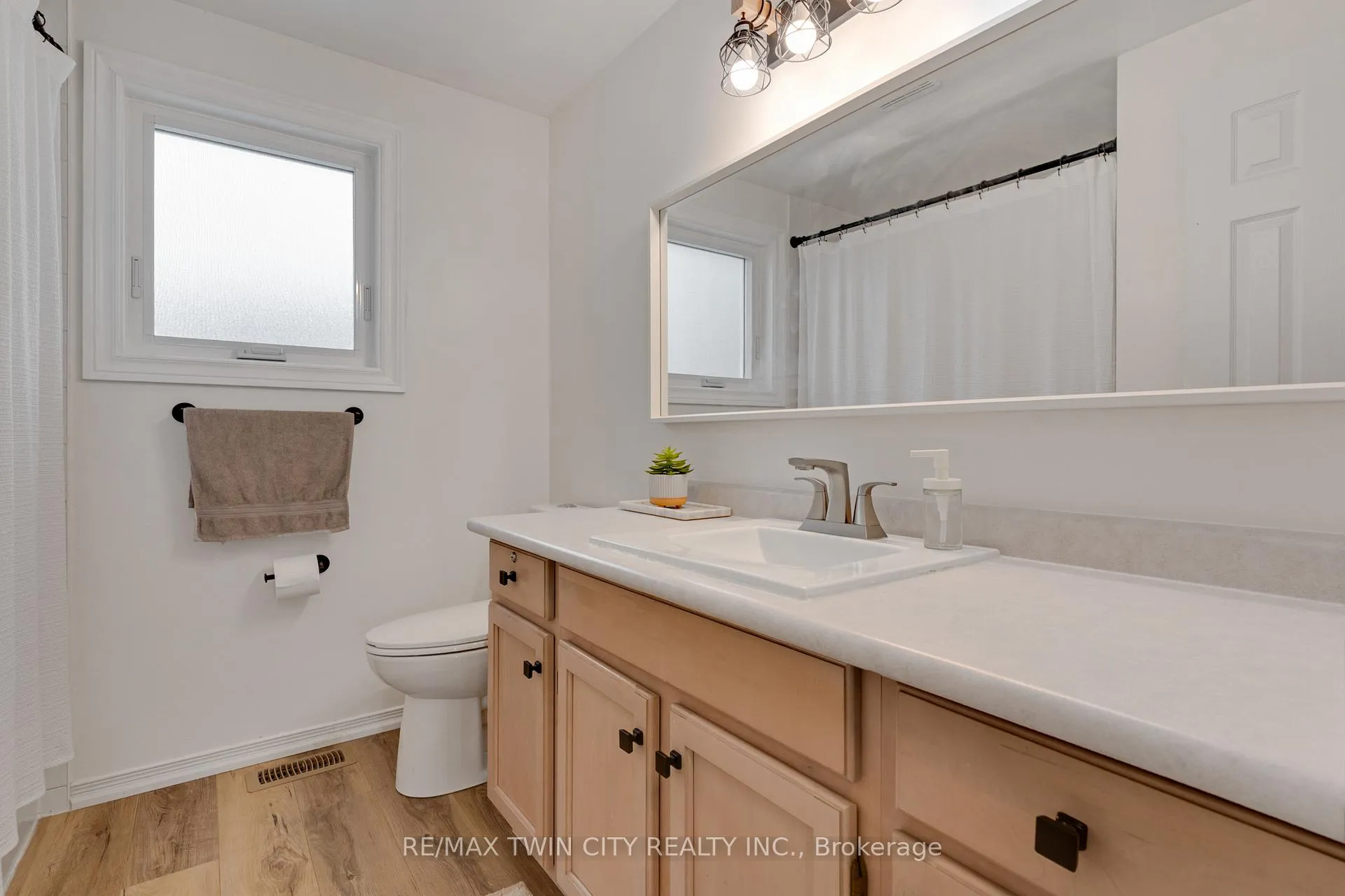 Photo 28 of 225 Thornbird Place, Waterloo — HOMEH