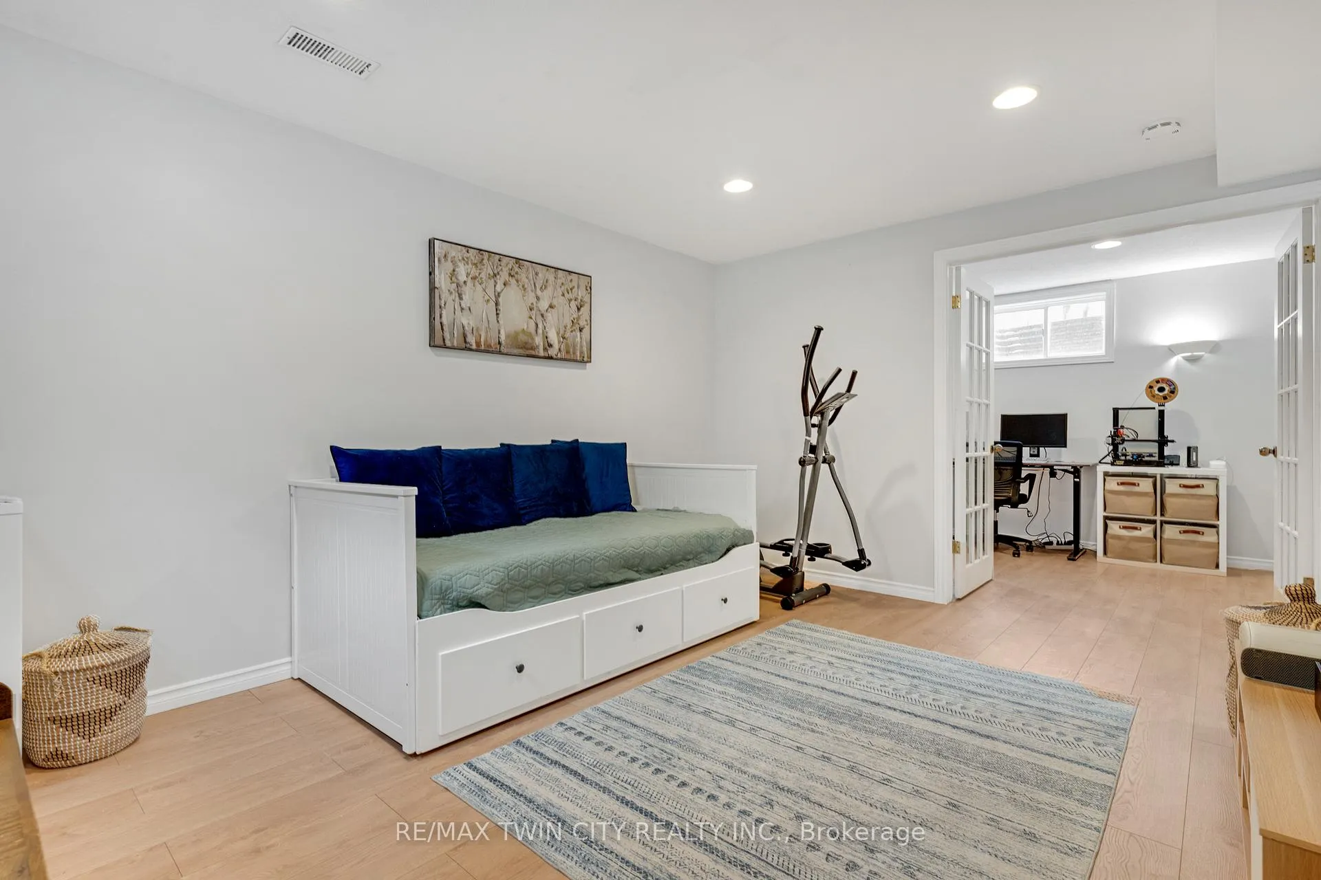 Photo 31 of 225 Thornbird Place, Waterloo — HOMEH