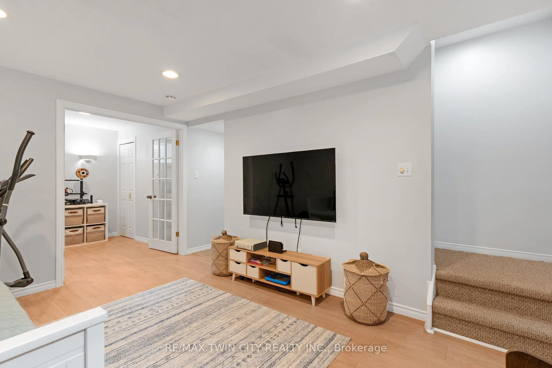 Photo 32 of 225 Thornbird Place, Waterloo — HOMEH