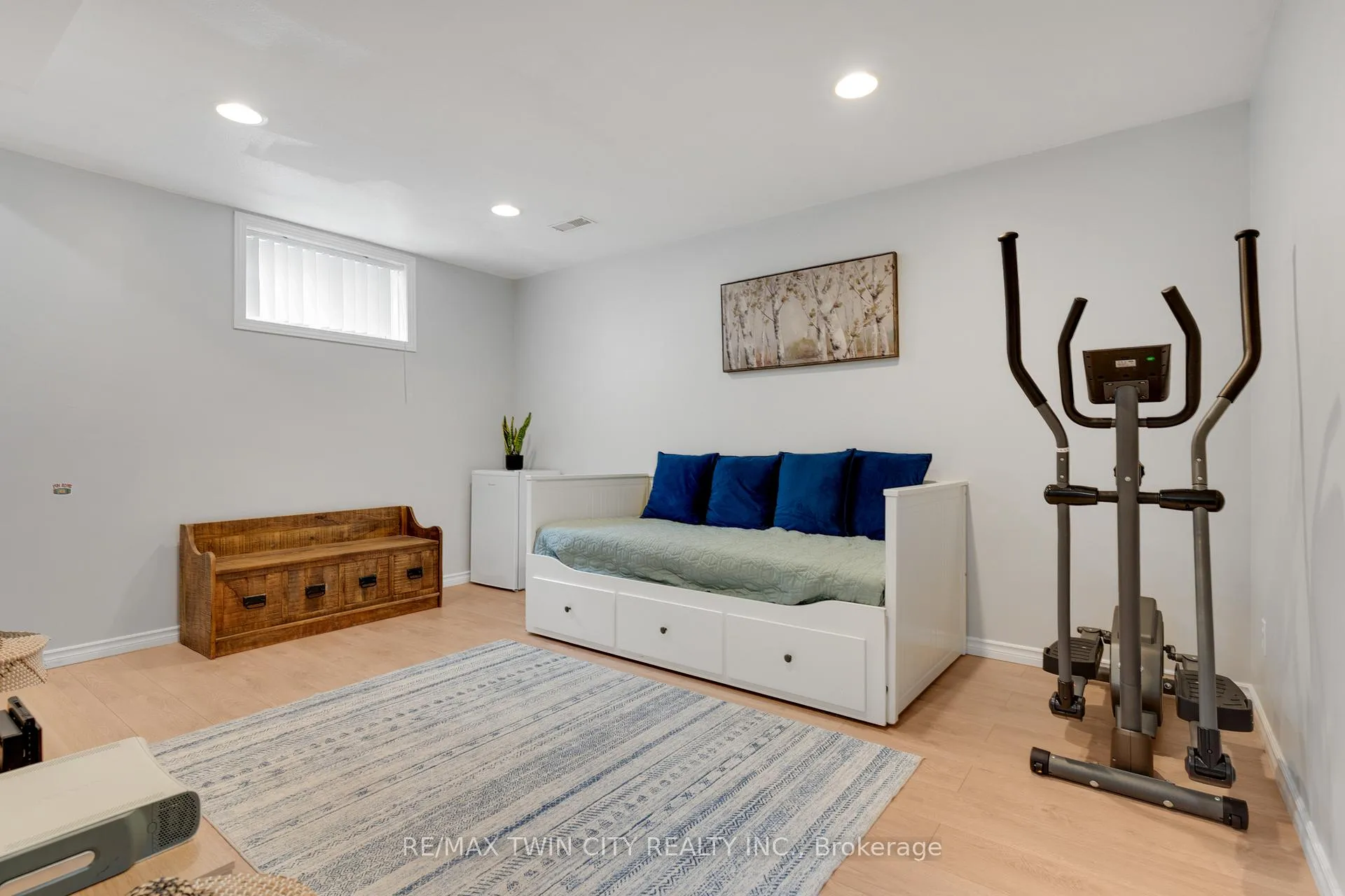 Photo 33 of 225 Thornbird Place, Waterloo — HOMEH
