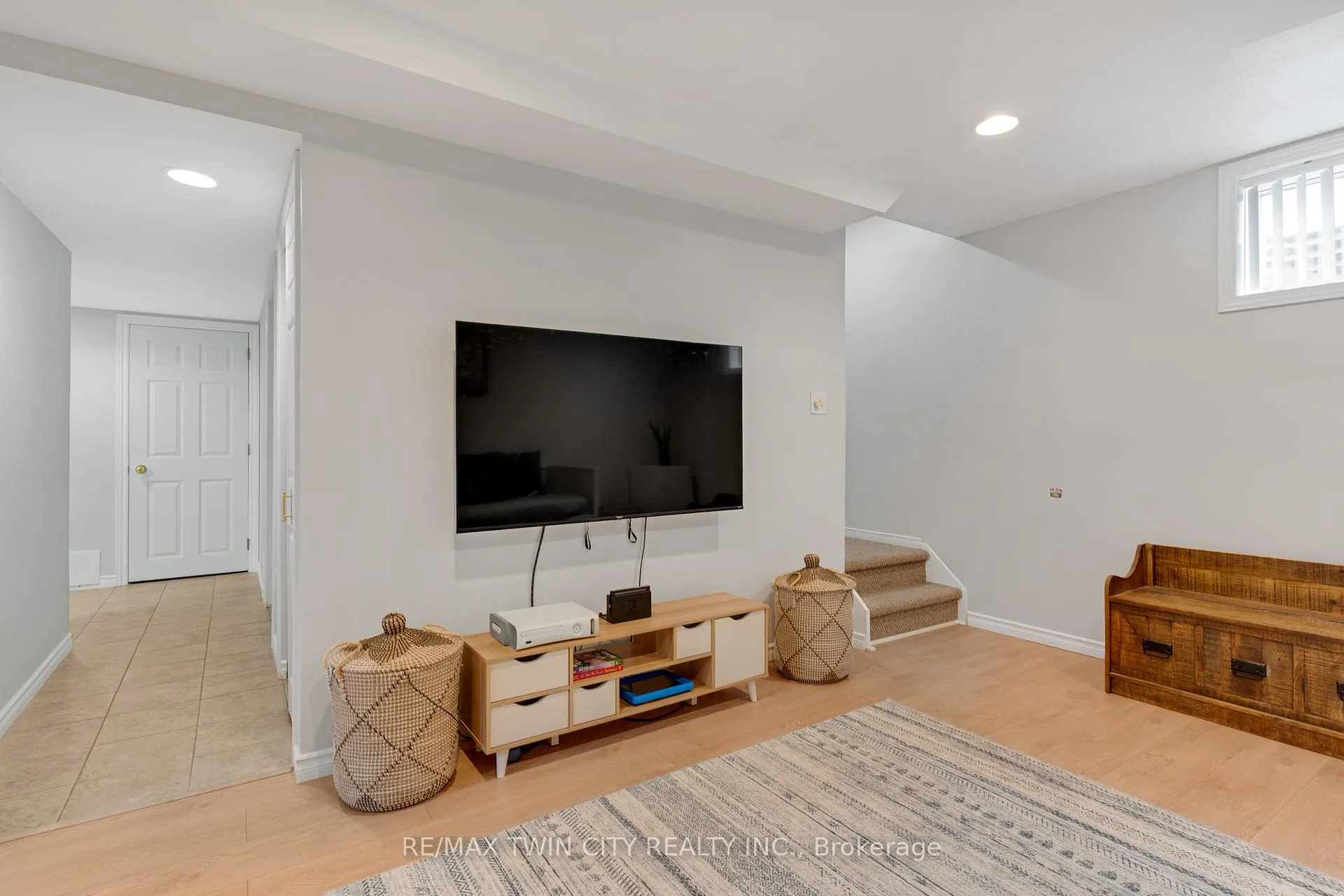 Photo 35 of 225 Thornbird Place, Waterloo — HOMEH
