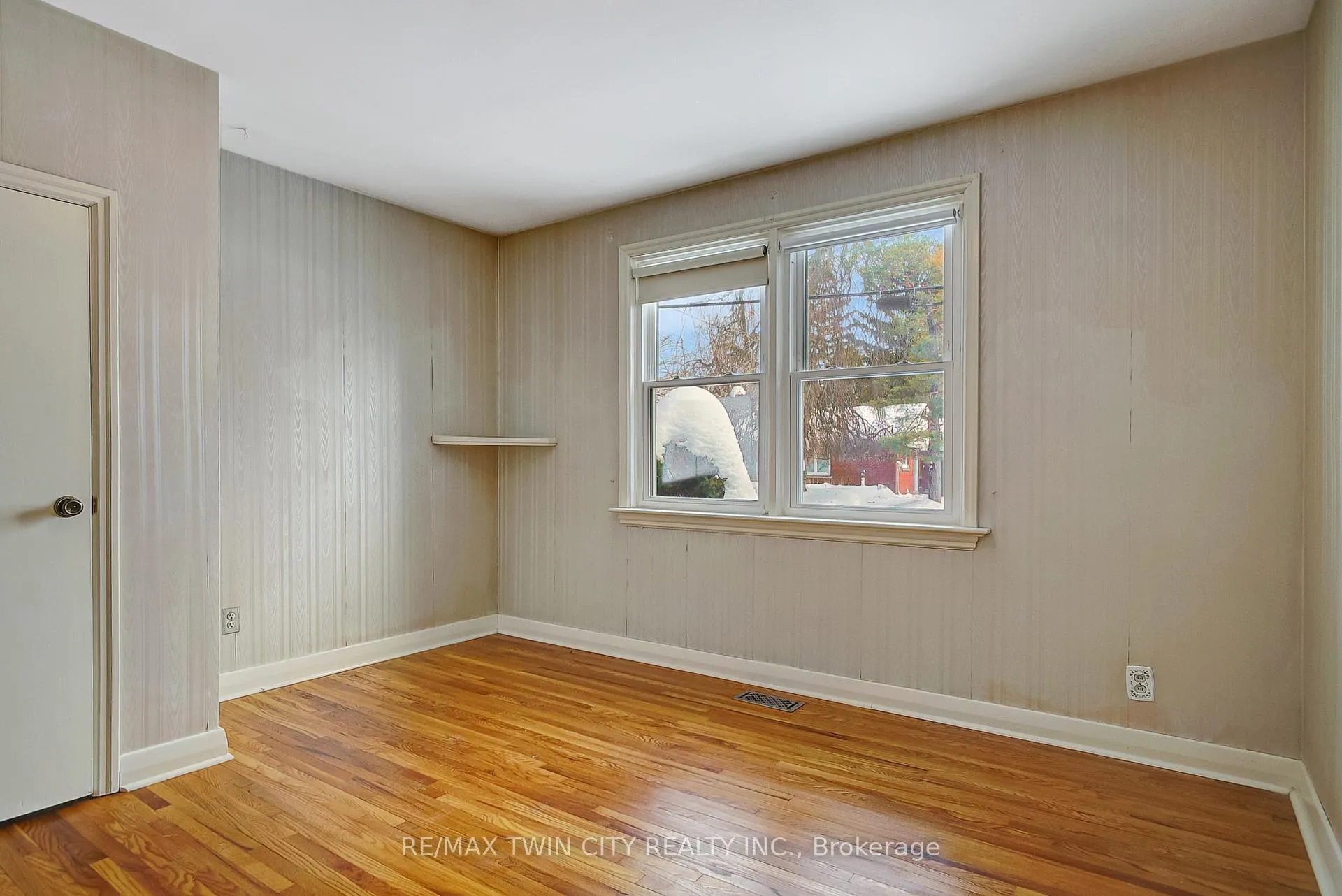Photo 12 of 70 Christopher Drive, Cambridge — HOMEH