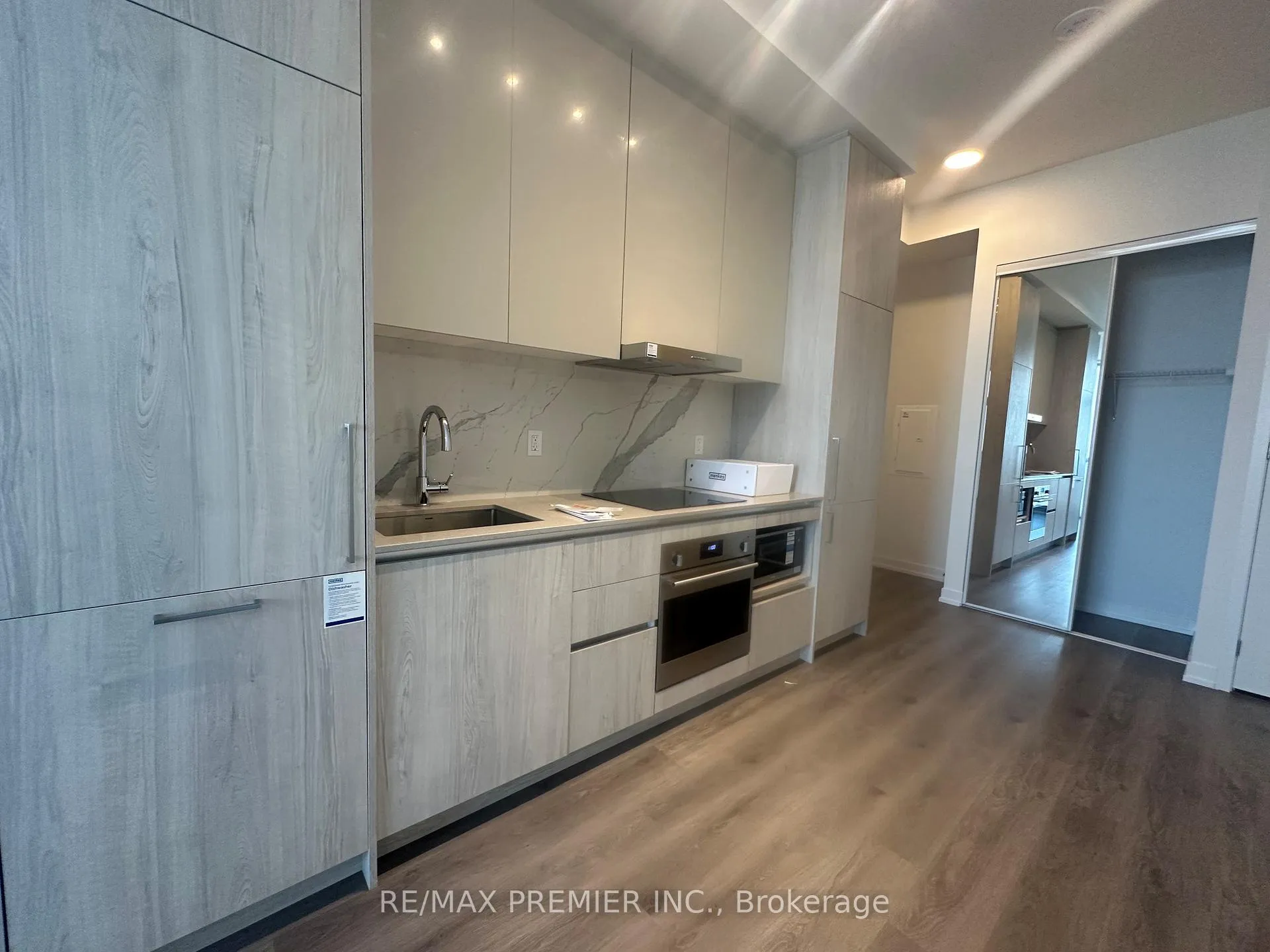 Photo 8 of Unit 5808, 225 Commerce Street, Vaughan, Vaughan Corporate Centre — HOMEH