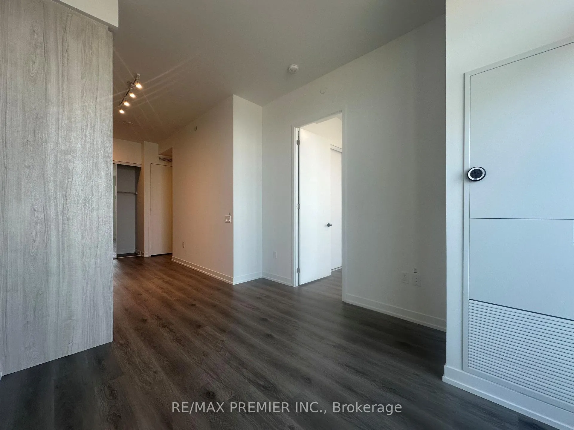 Photo 10 of Unit 5808, 225 Commerce Street, Vaughan, Vaughan Corporate Centre — HOMEH