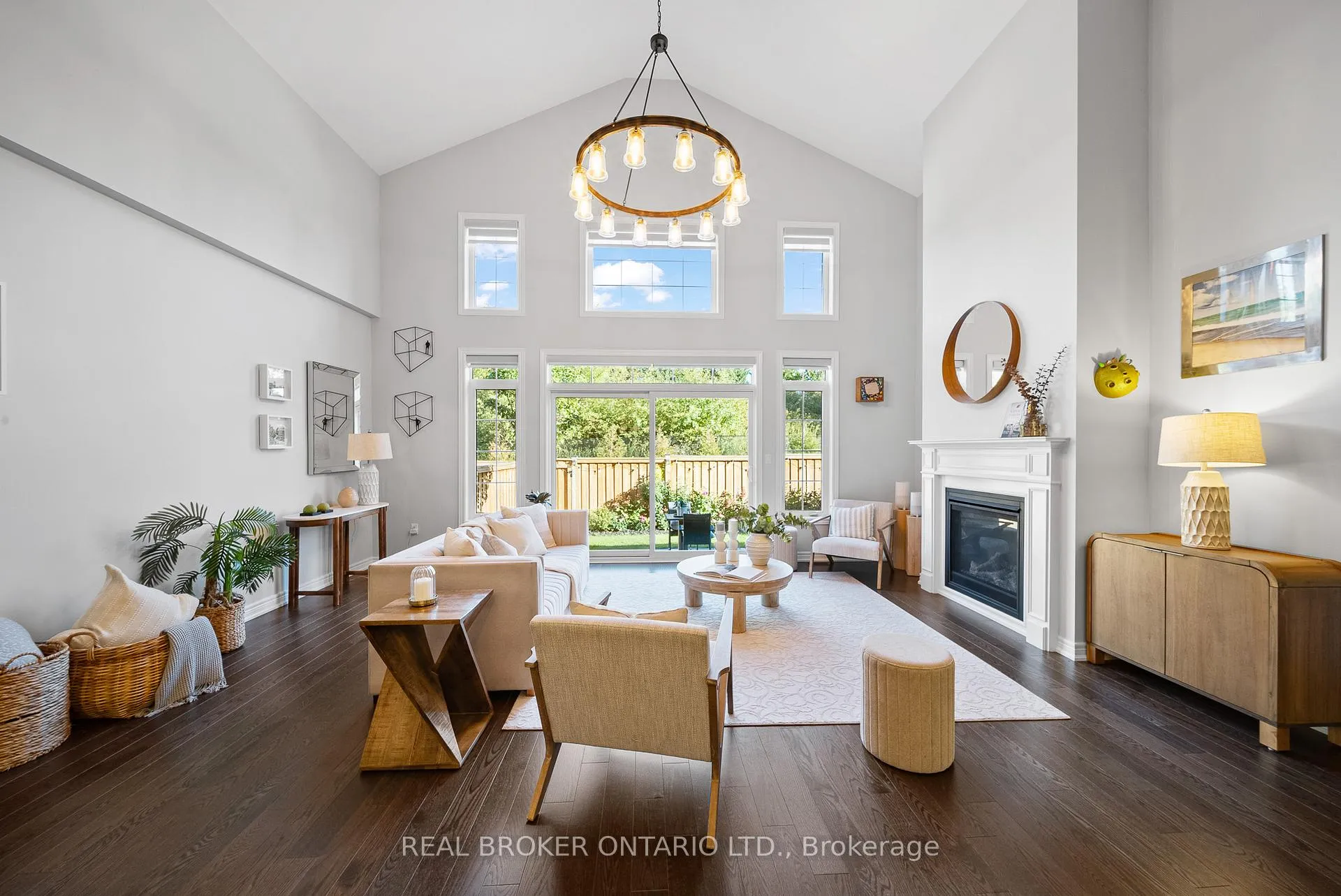 Photo 1 of 11 Howard Williams Court, Uxbridge — HOMEH