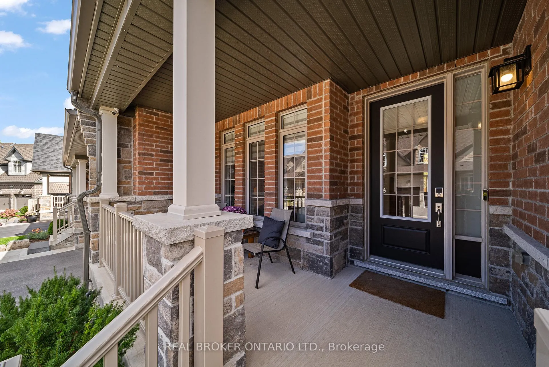 Photo 4 of 11 Howard Williams Court, Uxbridge — HOMEH