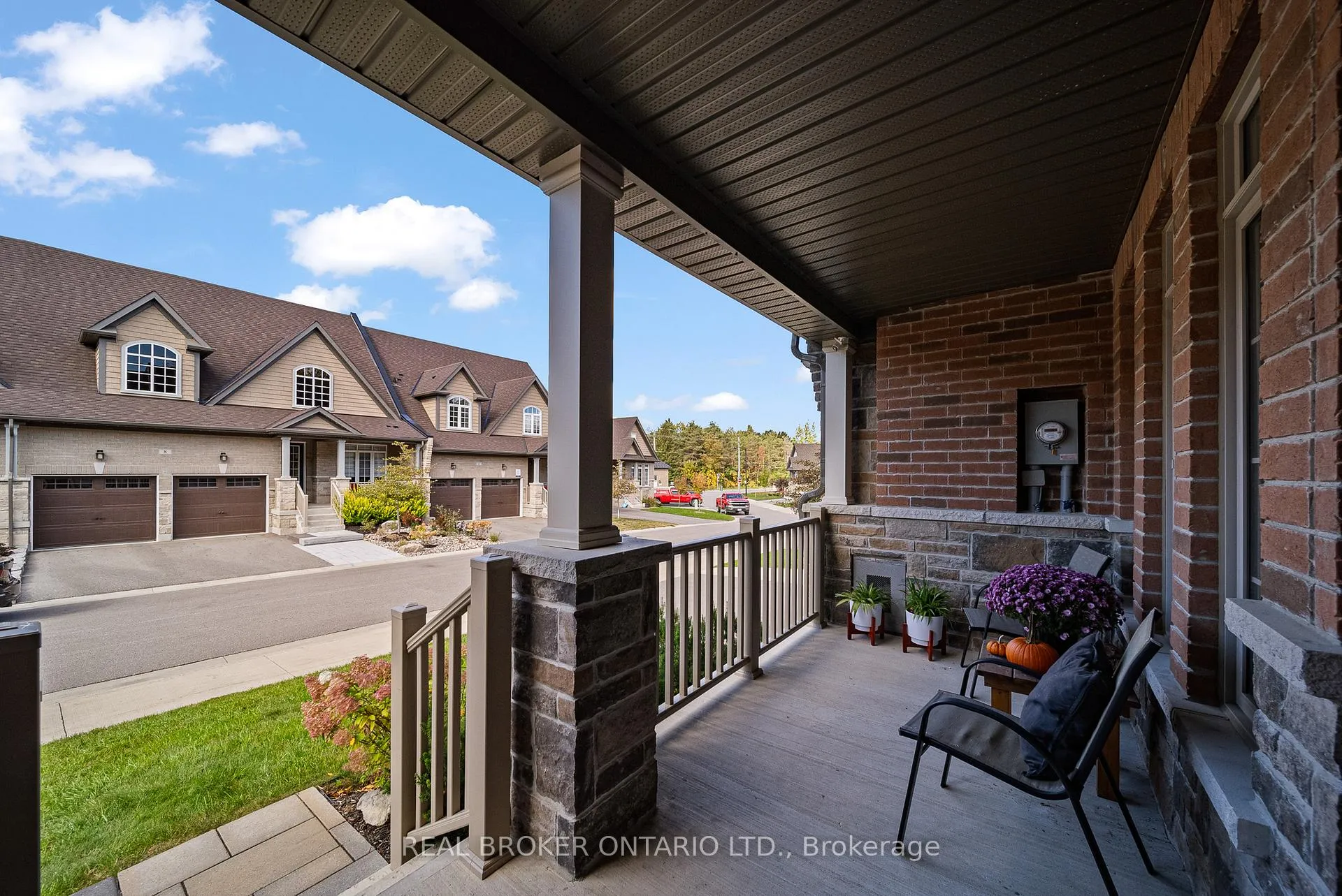 Photo 5 of 11 Howard Williams Court, Uxbridge — HOMEH