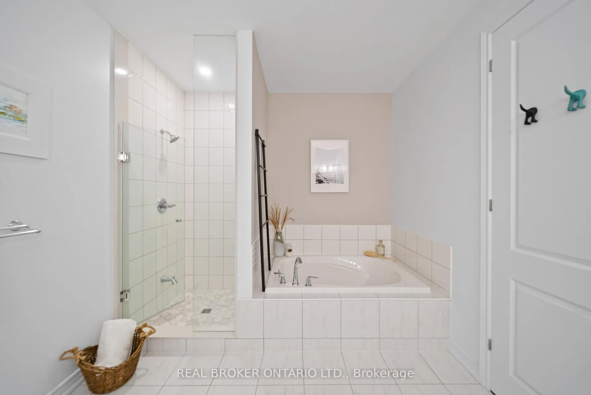 Photo 23 of 11 Howard Williams Court, Uxbridge — HOMEH