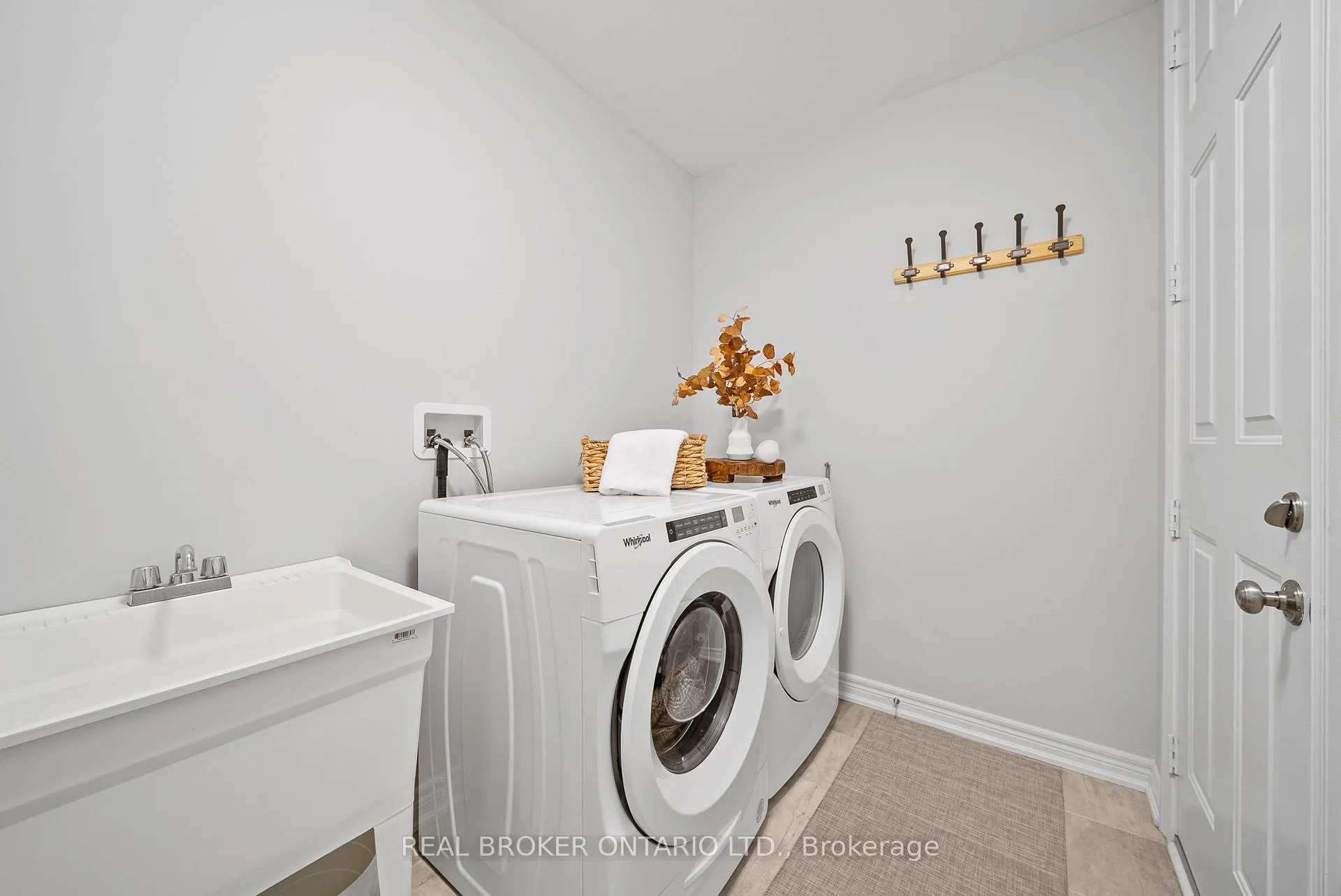 Photo 26 of 11 Howard Williams Court, Uxbridge — HOMEH