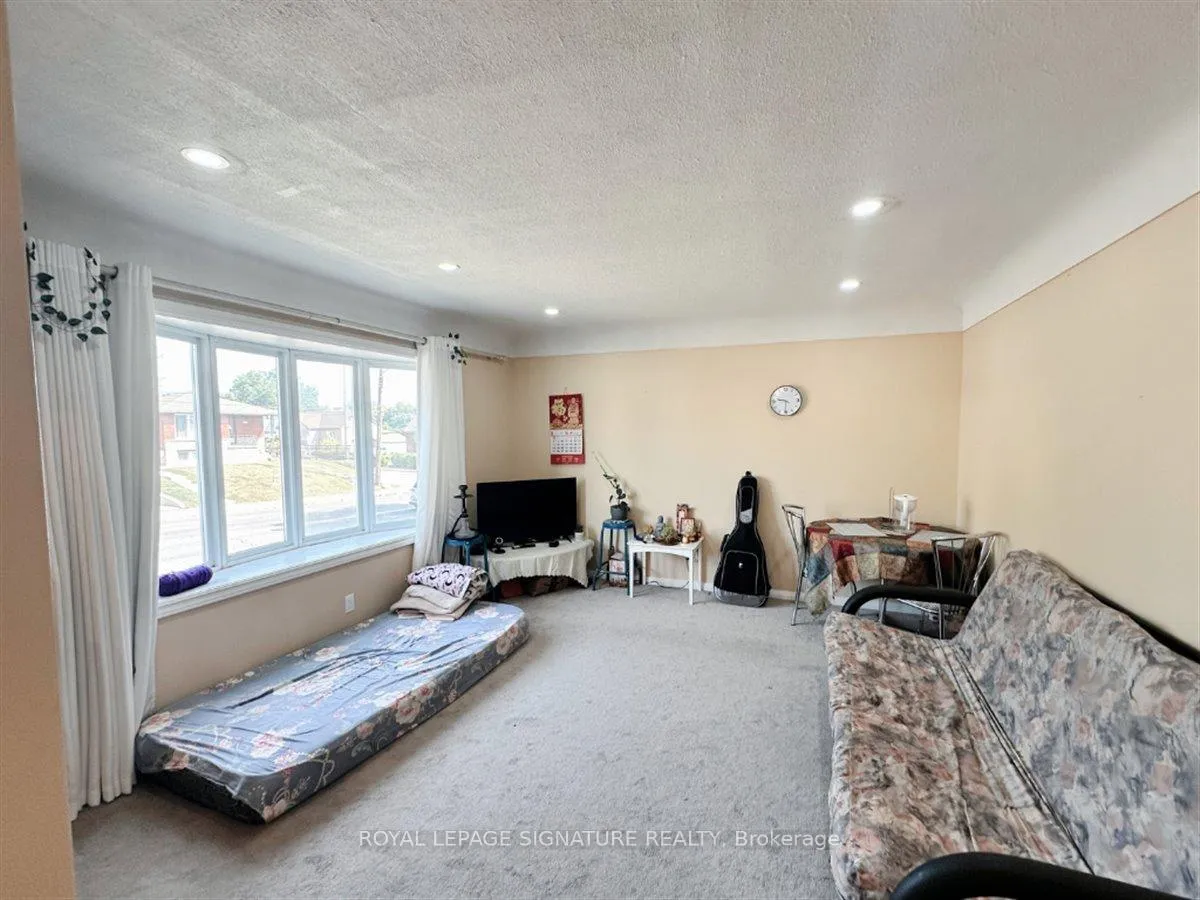 Photo 4 of 630 Fennell Avenue E, Hamilton, Burkholme — HOMEH