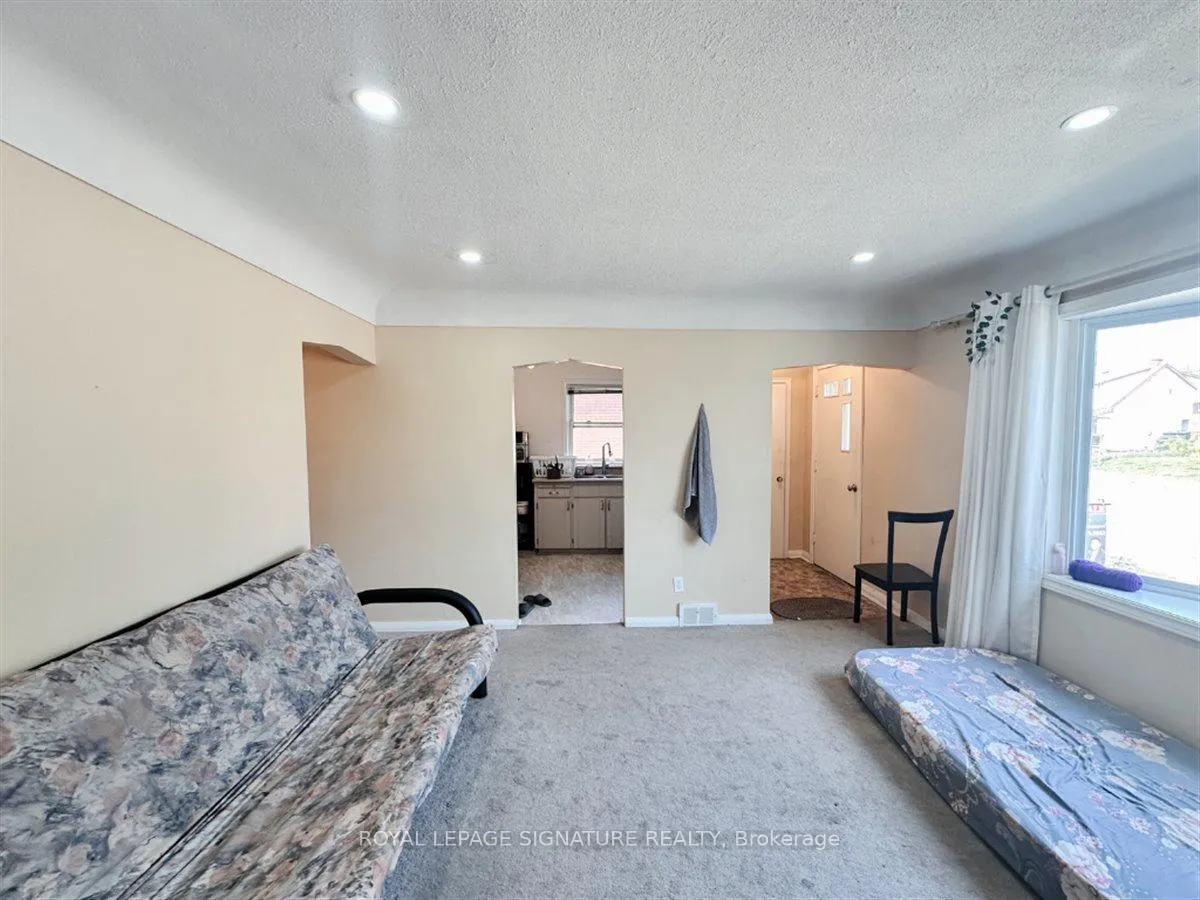 Photo 5 of 630 Fennell Avenue E, Hamilton, Burkholme — HOMEH