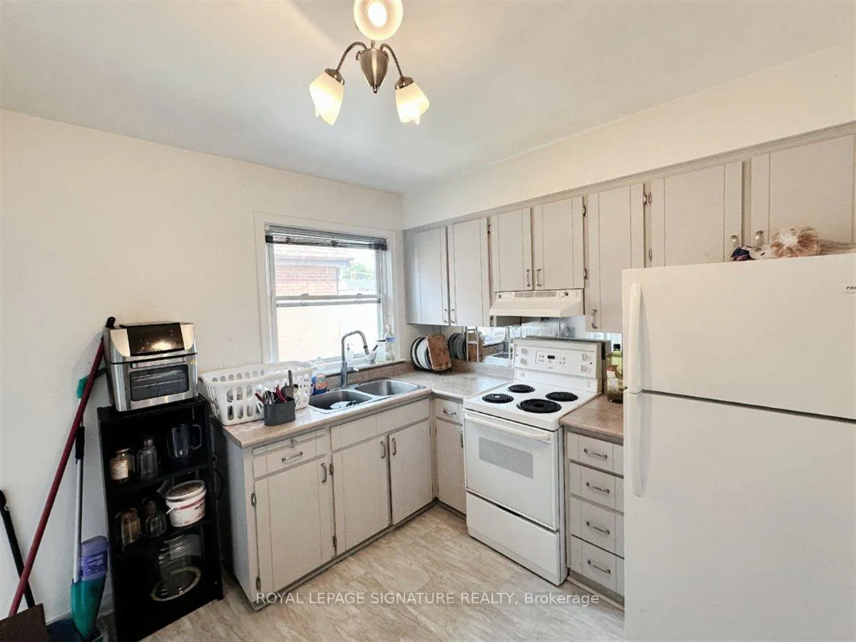 Photo 6 of 630 Fennell Avenue E, Hamilton, Burkholme — HOMEH