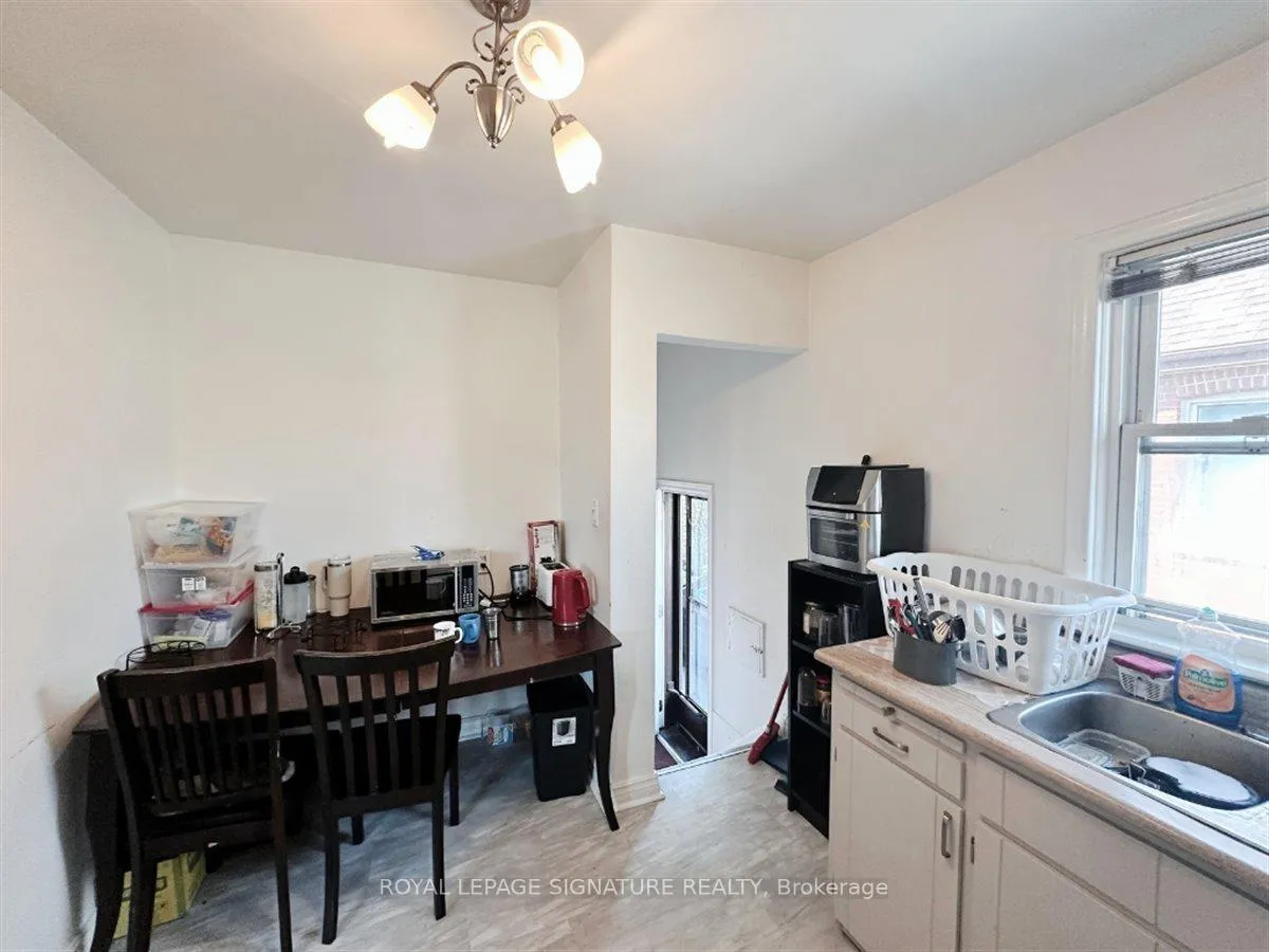 Photo 8 of 630 Fennell Avenue E, Hamilton, Burkholme — HOMEH