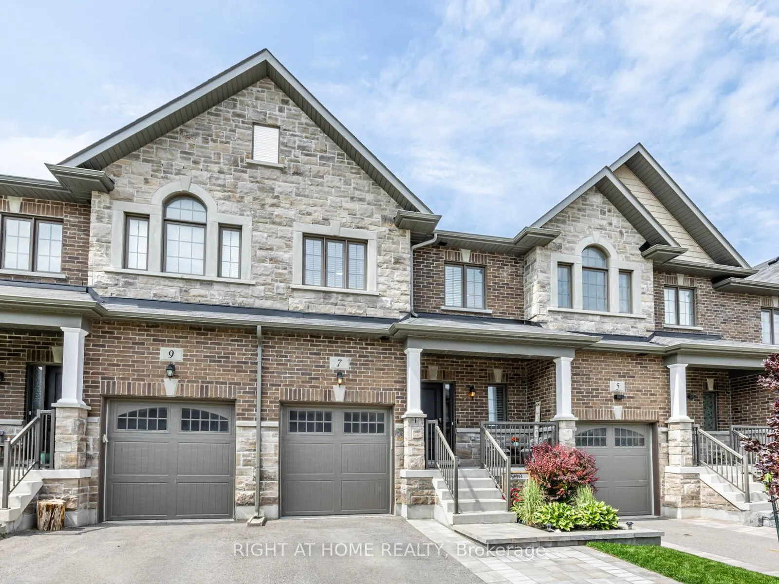Photo 2 of 7 Harry Thornton Lane, Uxbridge — HOMEH