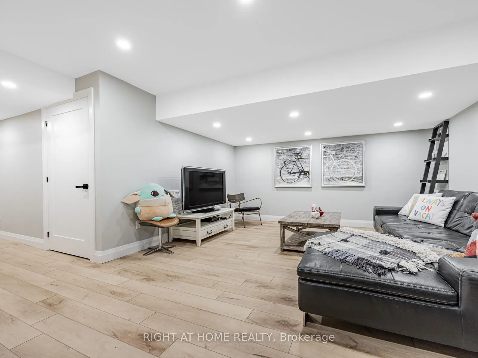 Photo 25 of 7 Harry Thornton Lane, Uxbridge — HOMEH