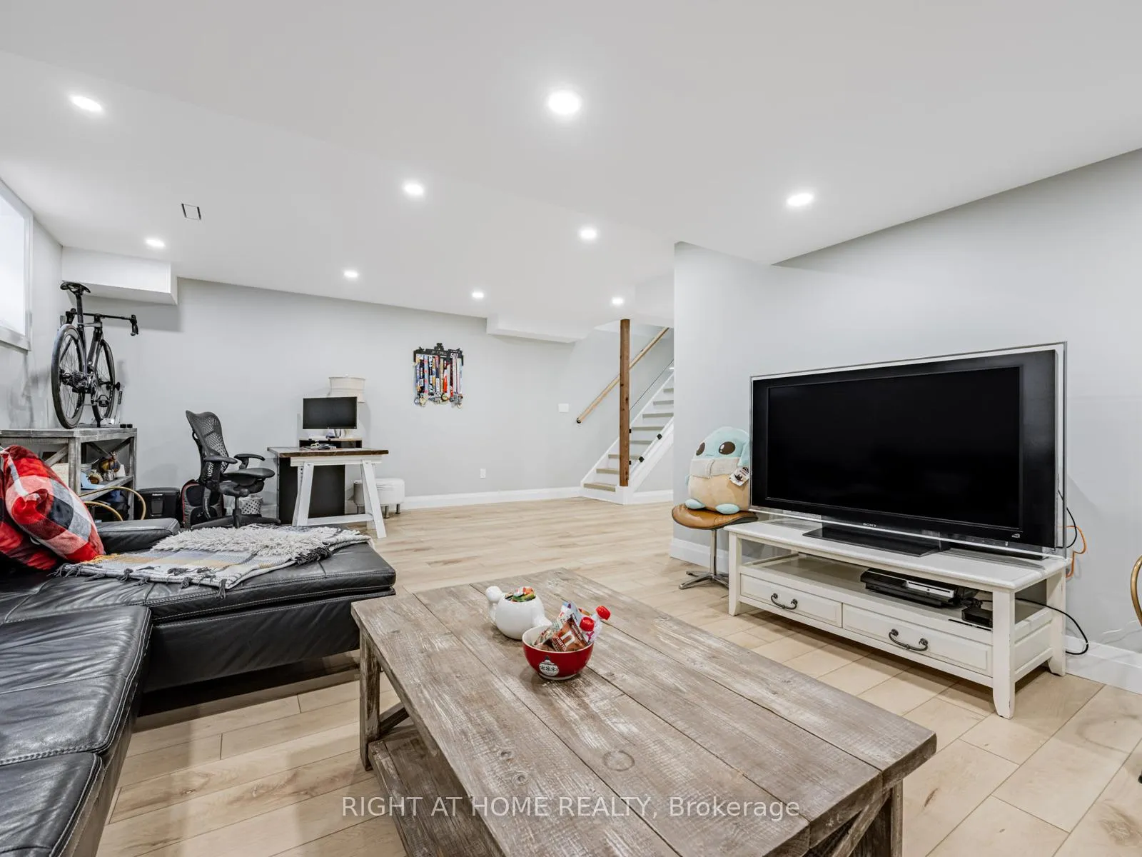 Photo 26 of 7 Harry Thornton Lane, Uxbridge — HOMEH