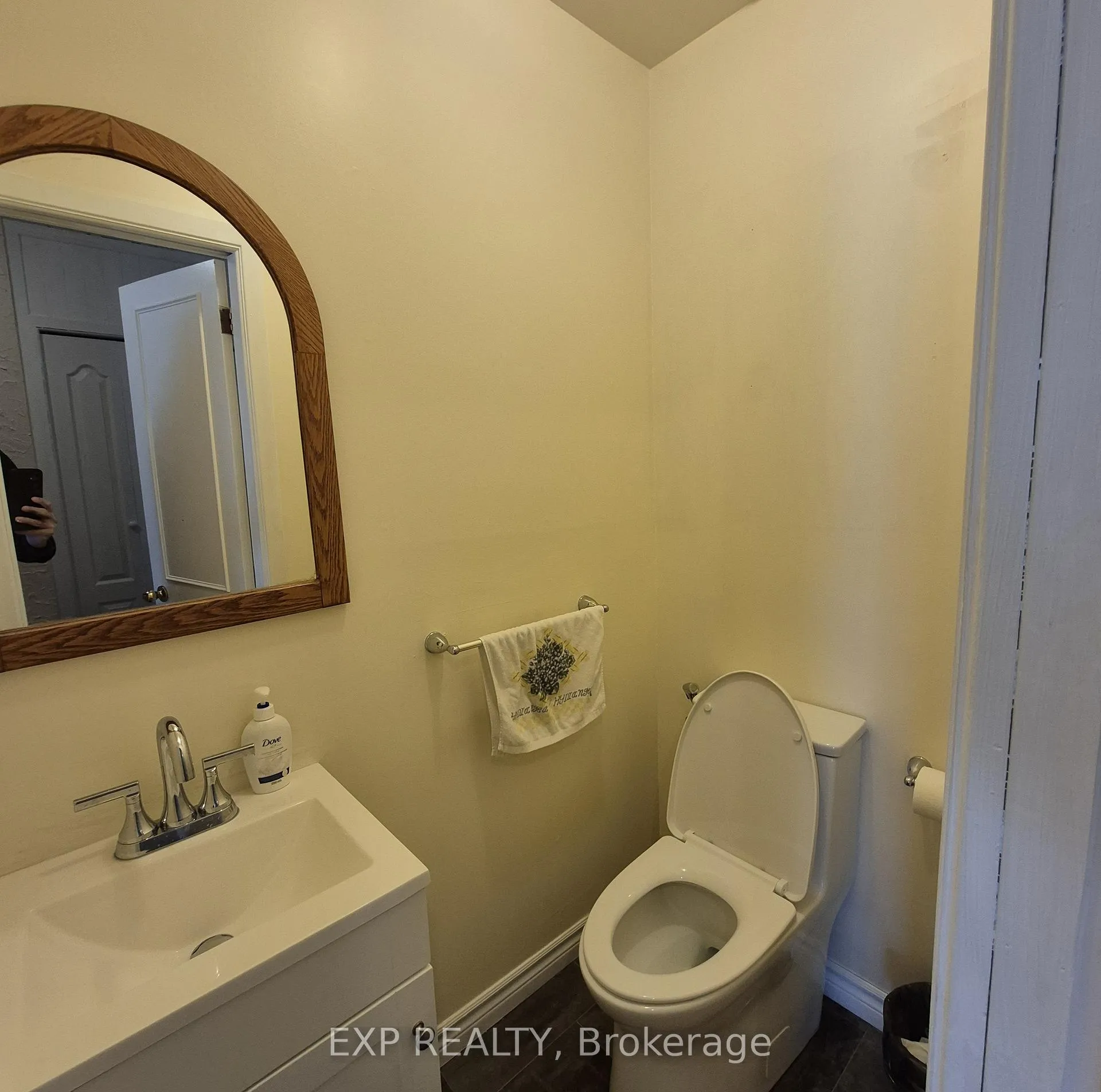 Photo 6 of Unit 8, 8 Arnold Drive, Ottawa, Arbeatha Park — HOMEH