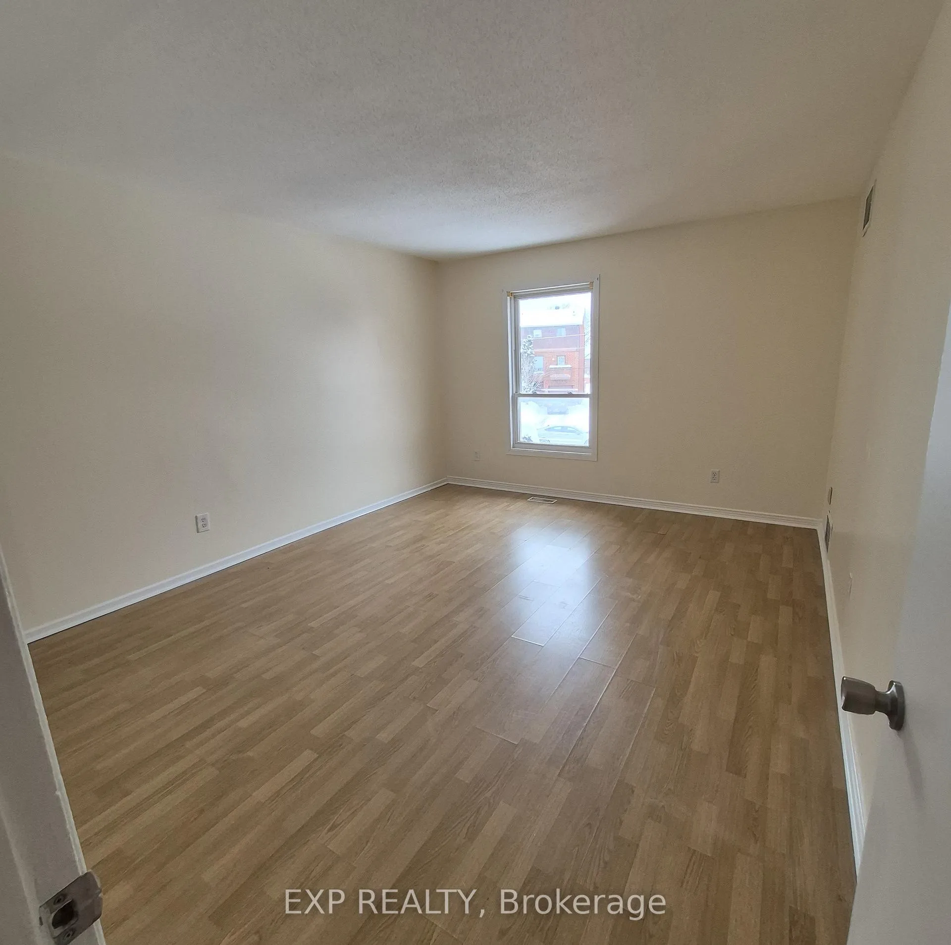 Photo 8 of Unit 8, 8 Arnold Drive, Ottawa, Arbeatha Park — HOMEH