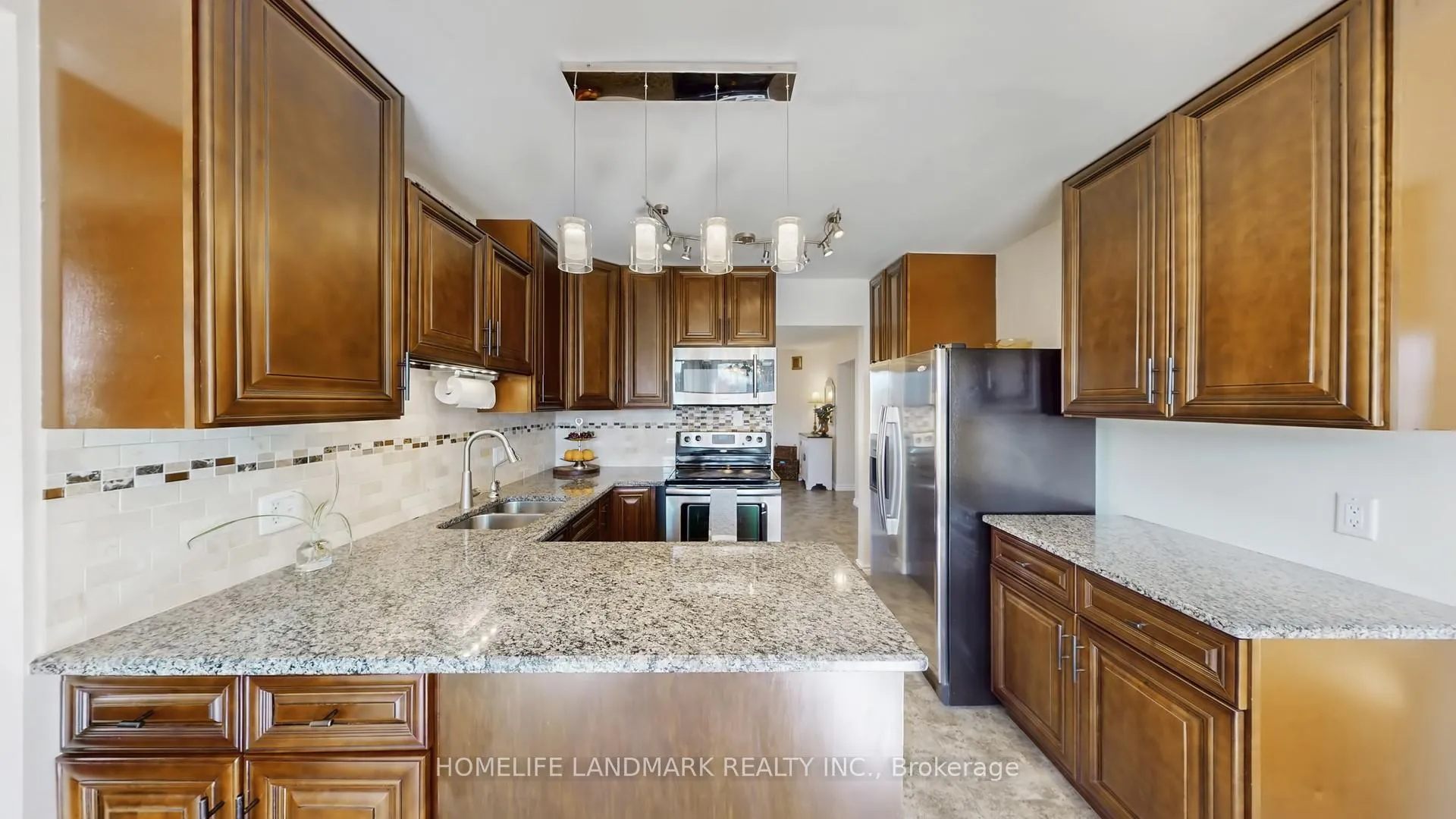 Photo 16 of 330 Guelph Avenue, Cambridge, Silver Heights — HOMEH