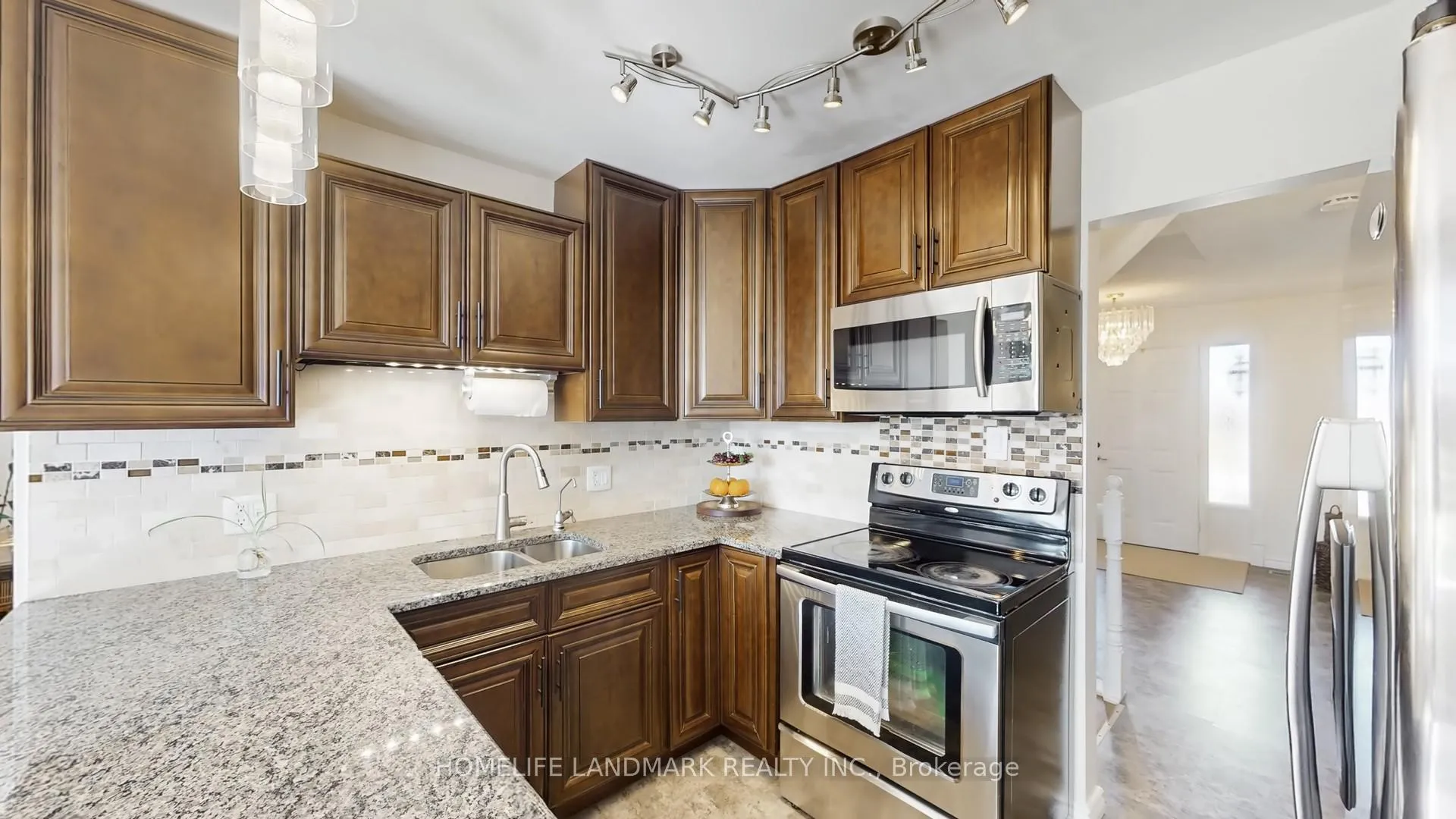 Photo 17 of 330 Guelph Avenue, Cambridge, Silver Heights — HOMEH