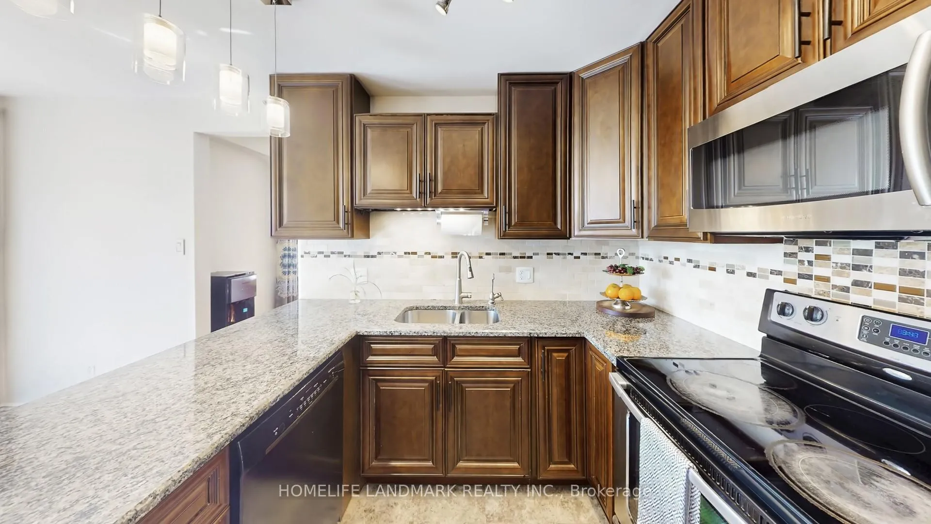 Photo 18 of 330 Guelph Avenue, Cambridge, Silver Heights — HOMEH