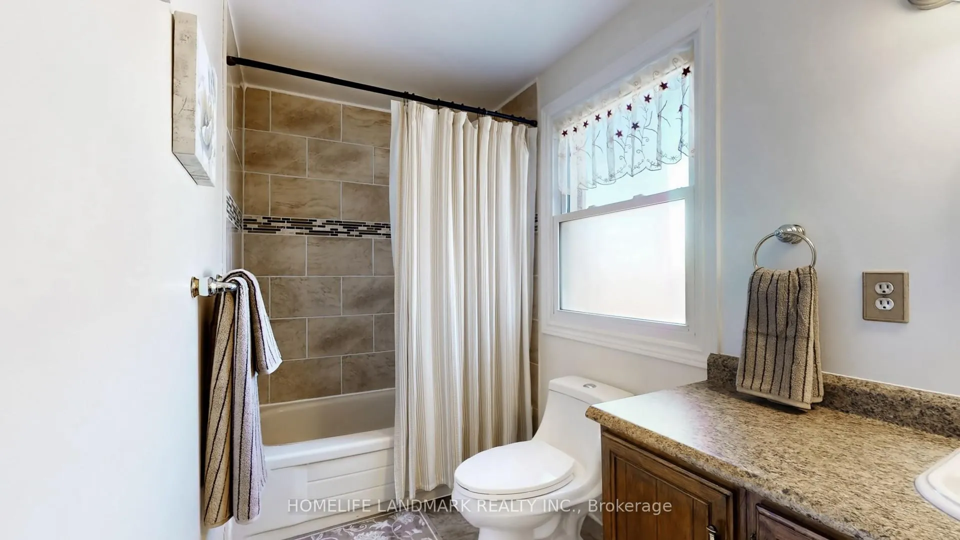 Photo 35 of 330 Guelph Avenue, Cambridge, Silver Heights — HOMEH