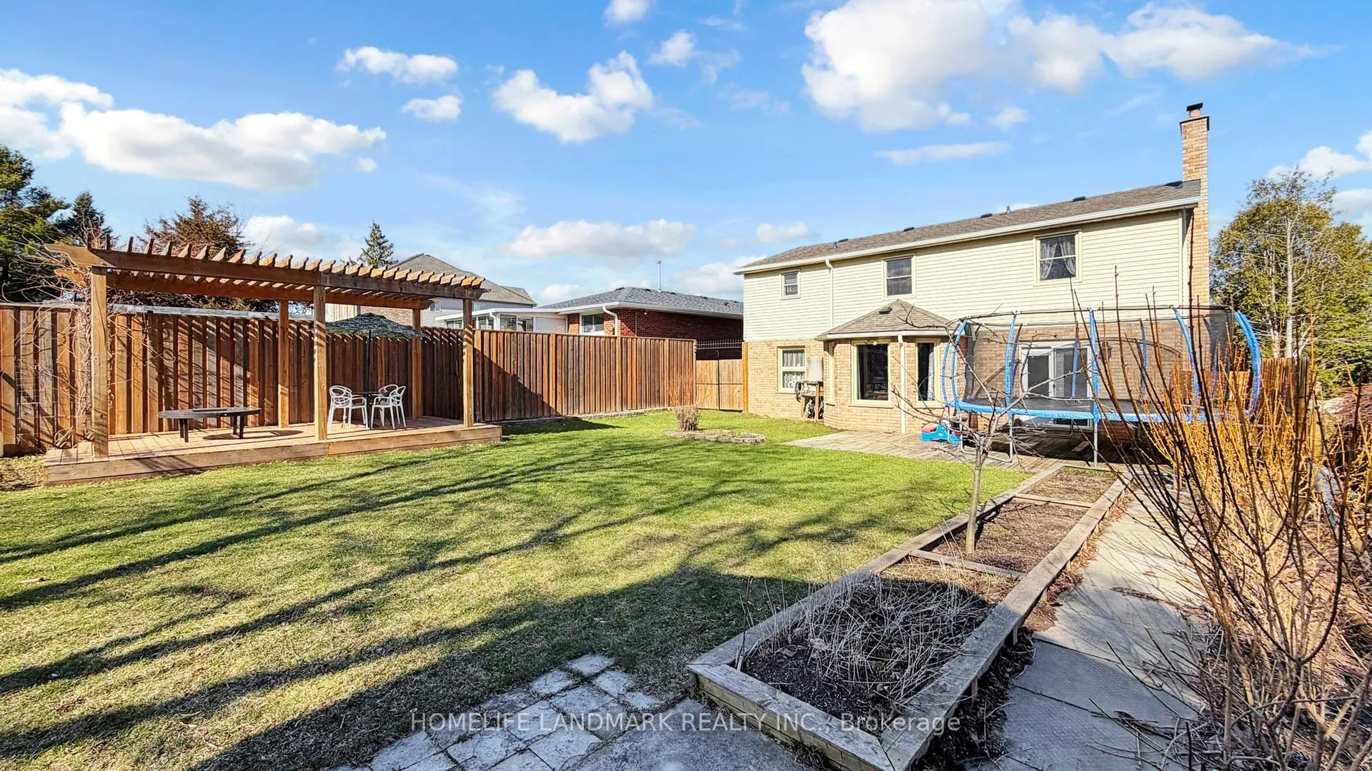 Photo 46 of 330 Guelph Avenue, Cambridge, Silver Heights — HOMEH