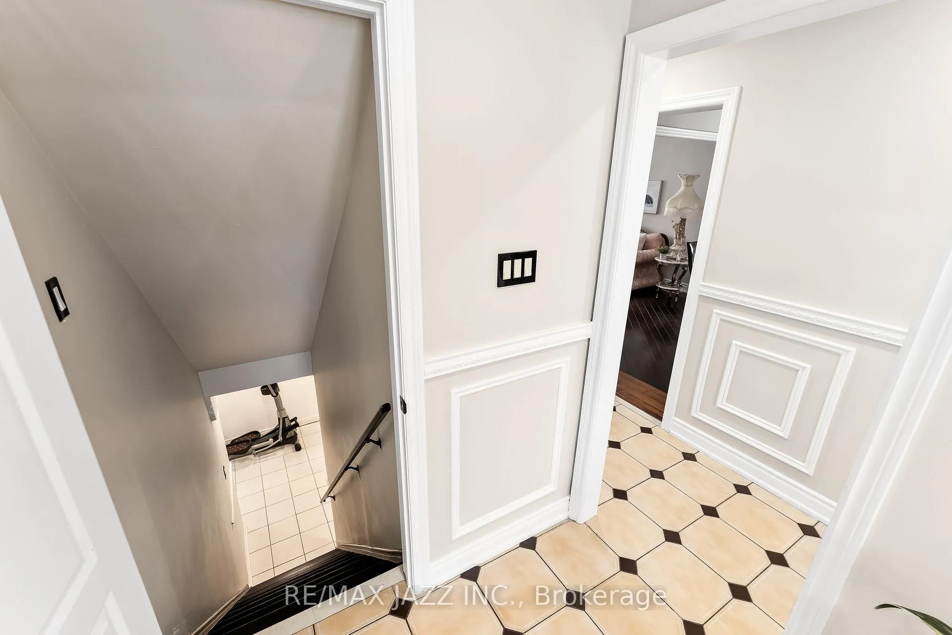 Photo 32 of 53 Coxworth Avenue, Markham, Middlefield — HOMEH
