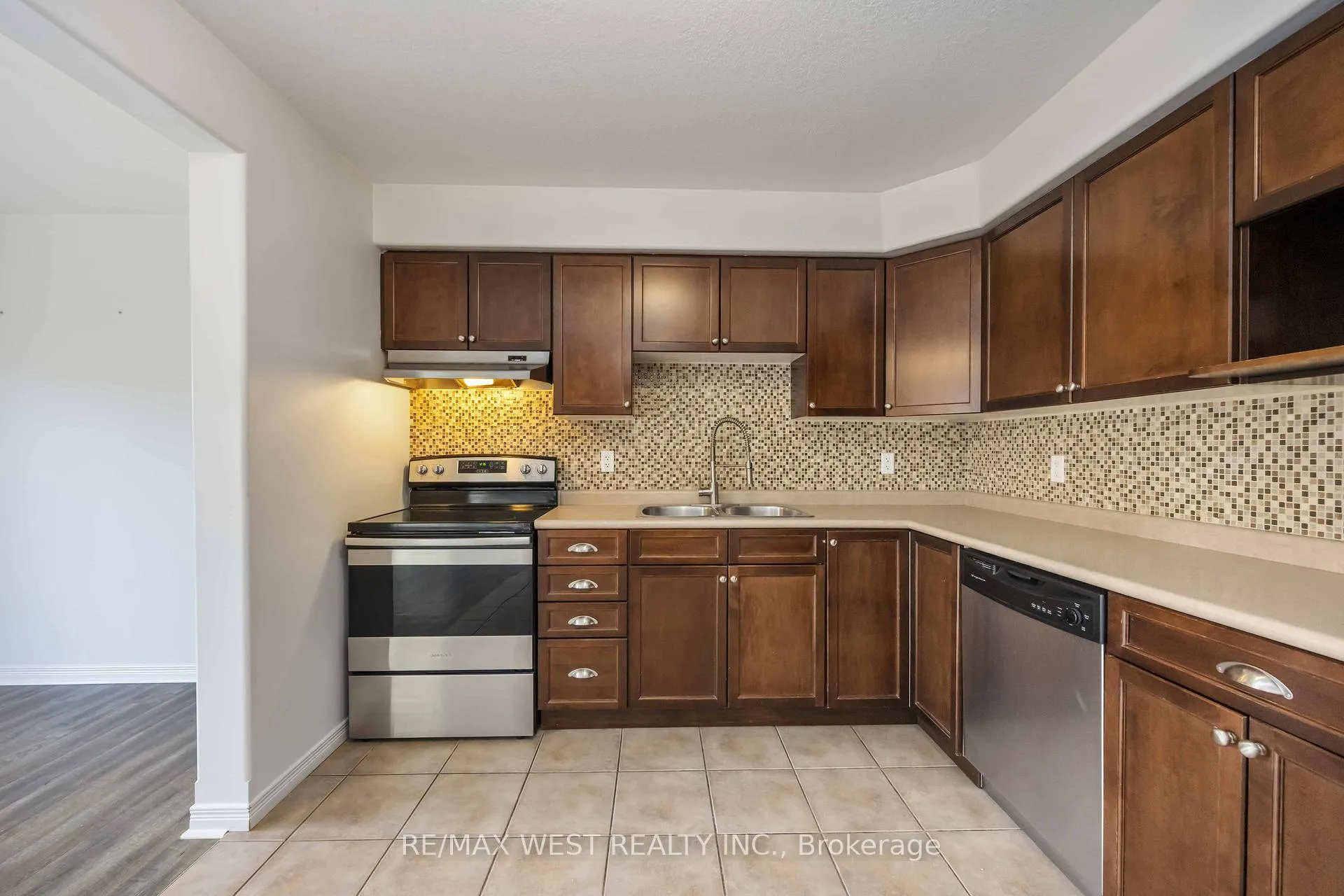 Photo 10 of 87 Warman Street, New Tecumseth, Alliston — HOMEH