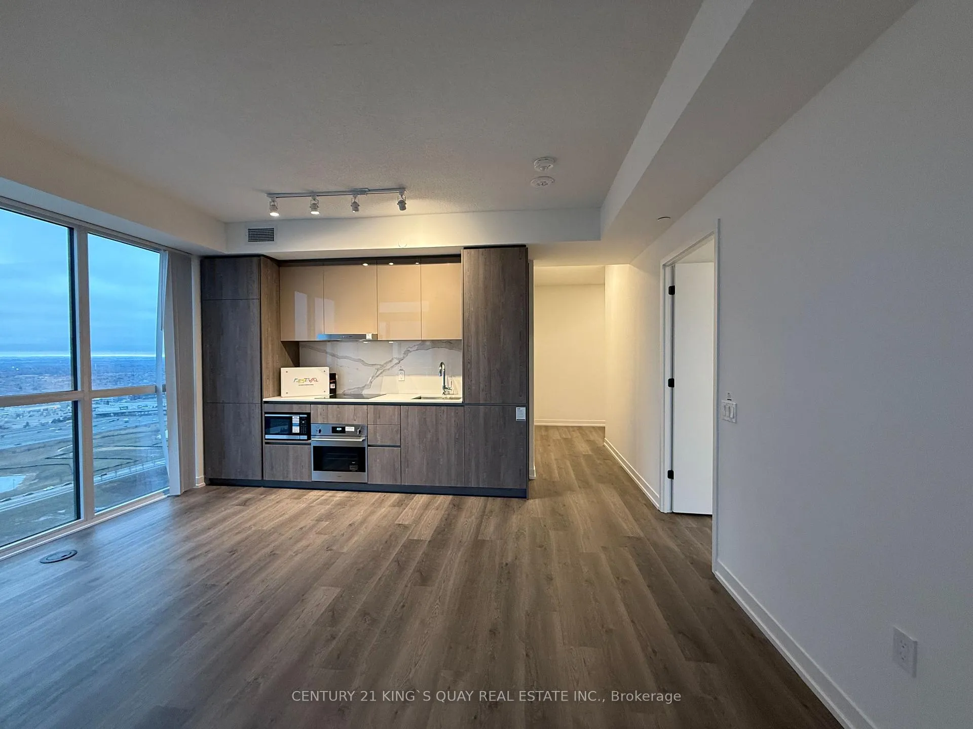 Photo 2 of Unit 3312, 8 Interchange Way, Vaughan, Vaughan Corporate Centre — HOMEH