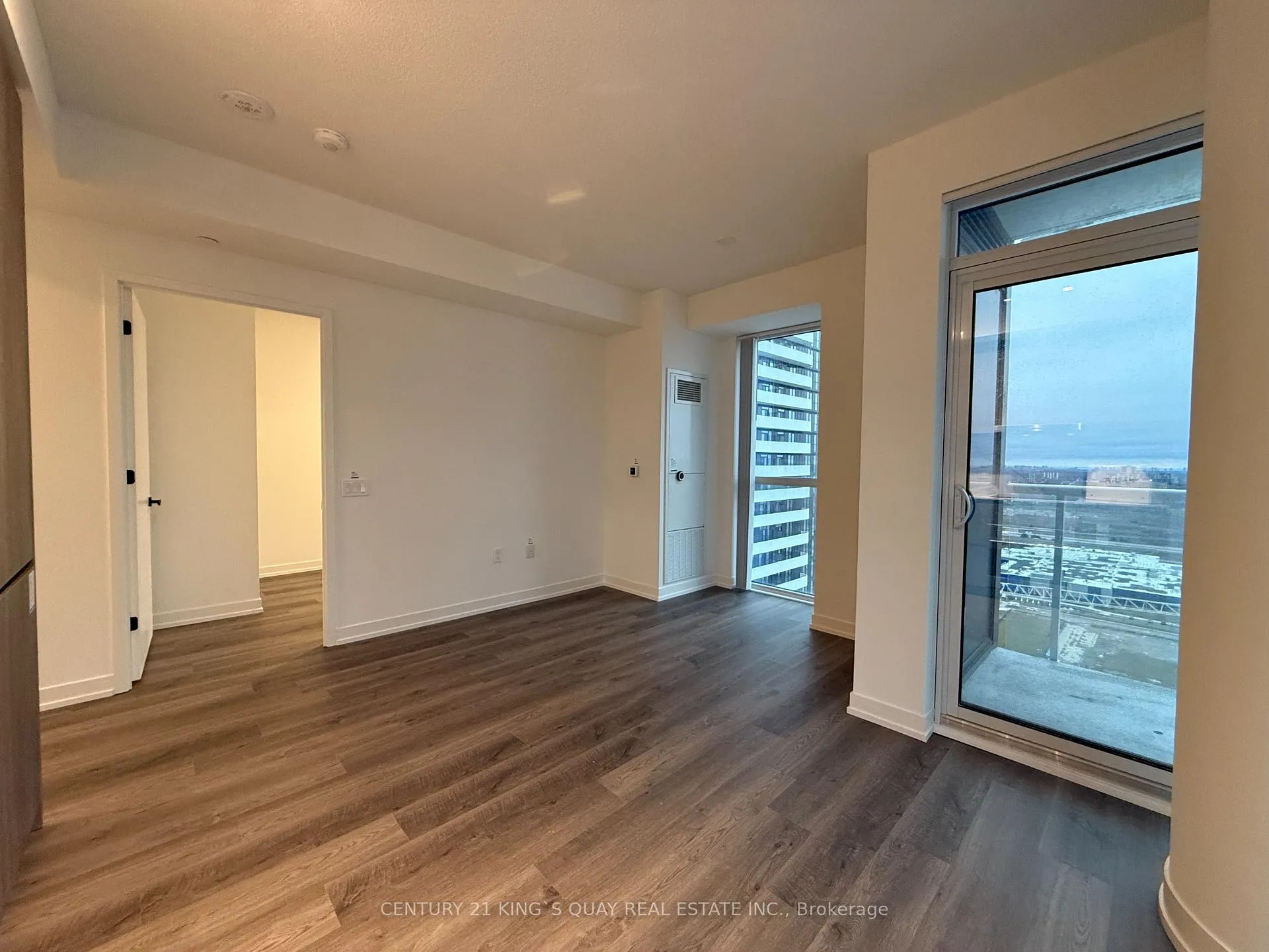 Photo 3 of Unit 3312, 8 Interchange Way, Vaughan, Vaughan Corporate Centre — HOMEH