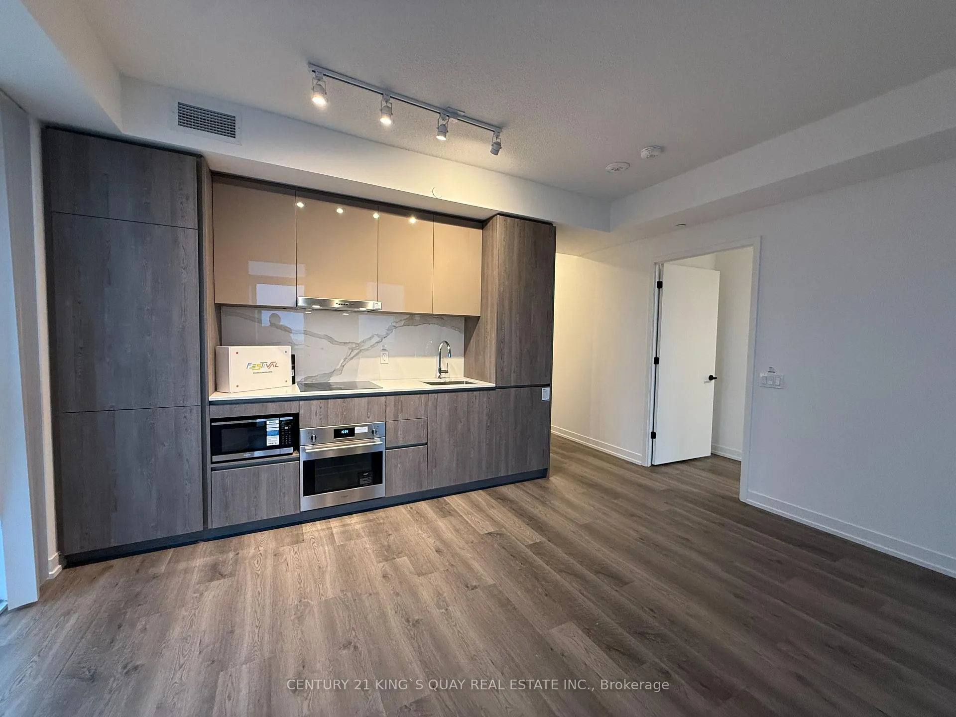 Photo 7 of Unit 3312, 8 Interchange Way, Vaughan, Vaughan Corporate Centre — HOMEH
