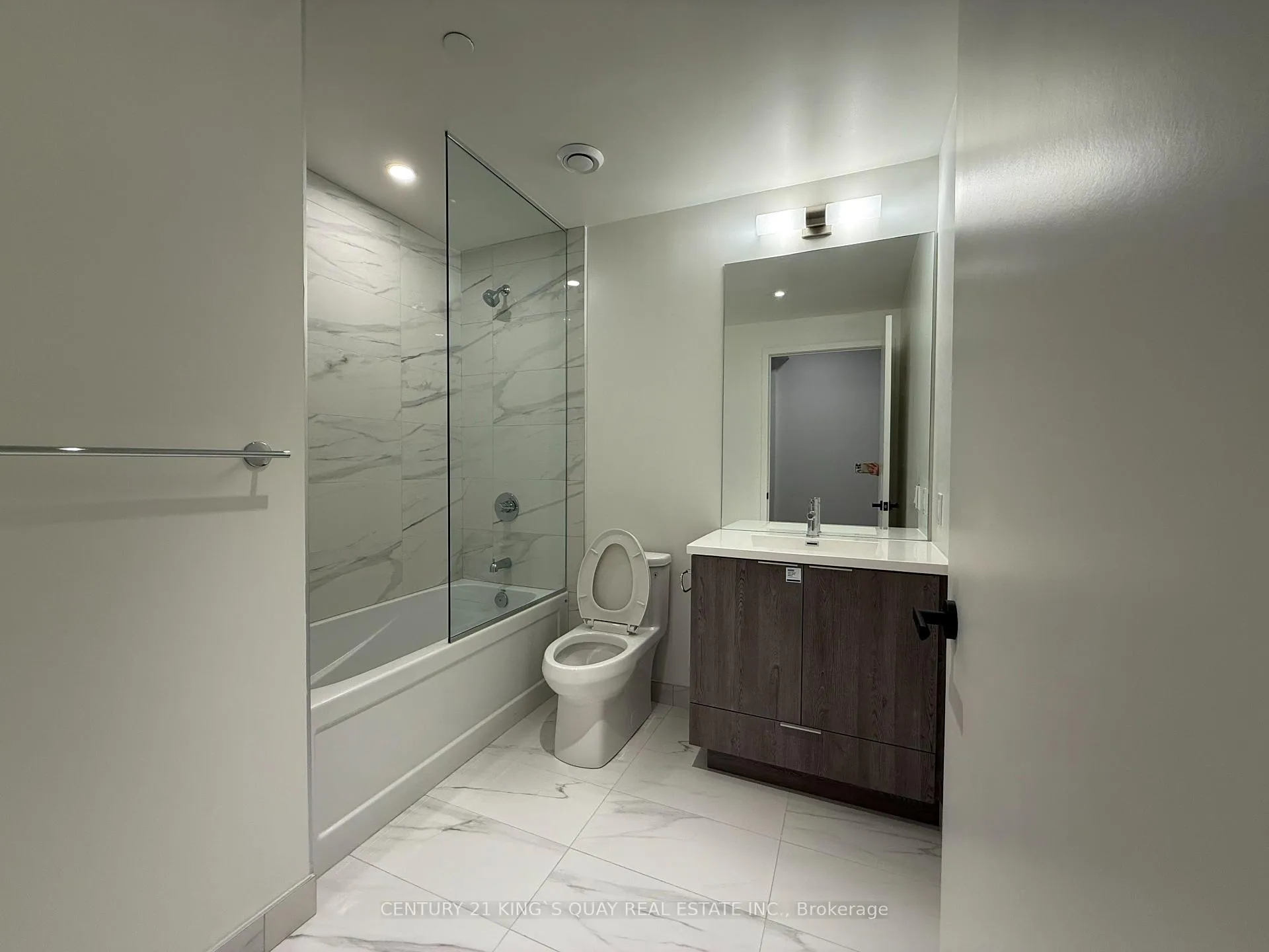 Photo 15 of Unit 3312, 8 Interchange Way, Vaughan, Vaughan Corporate Centre — HOMEH