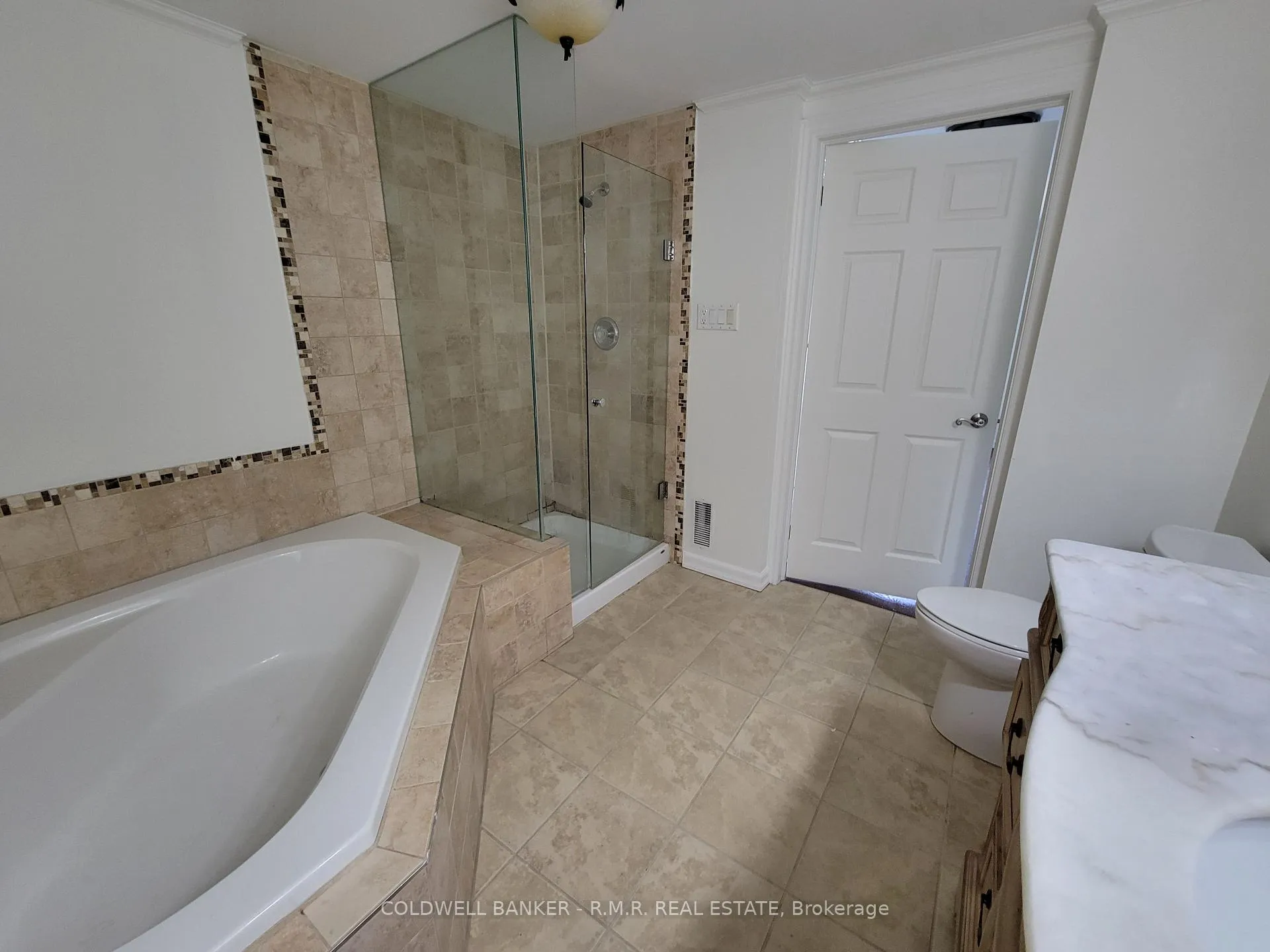 Photo 8 of Unit Upper, 990 Taunton Road E, Whitby, Taunton North — HOMEH