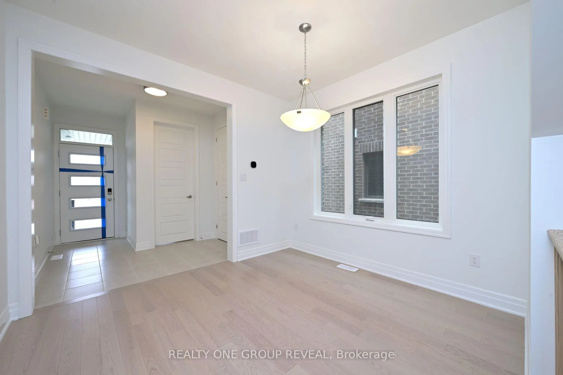 Photo 3 of 27 Greenridge Crescent, Markham, Rural Markham — HOMEH