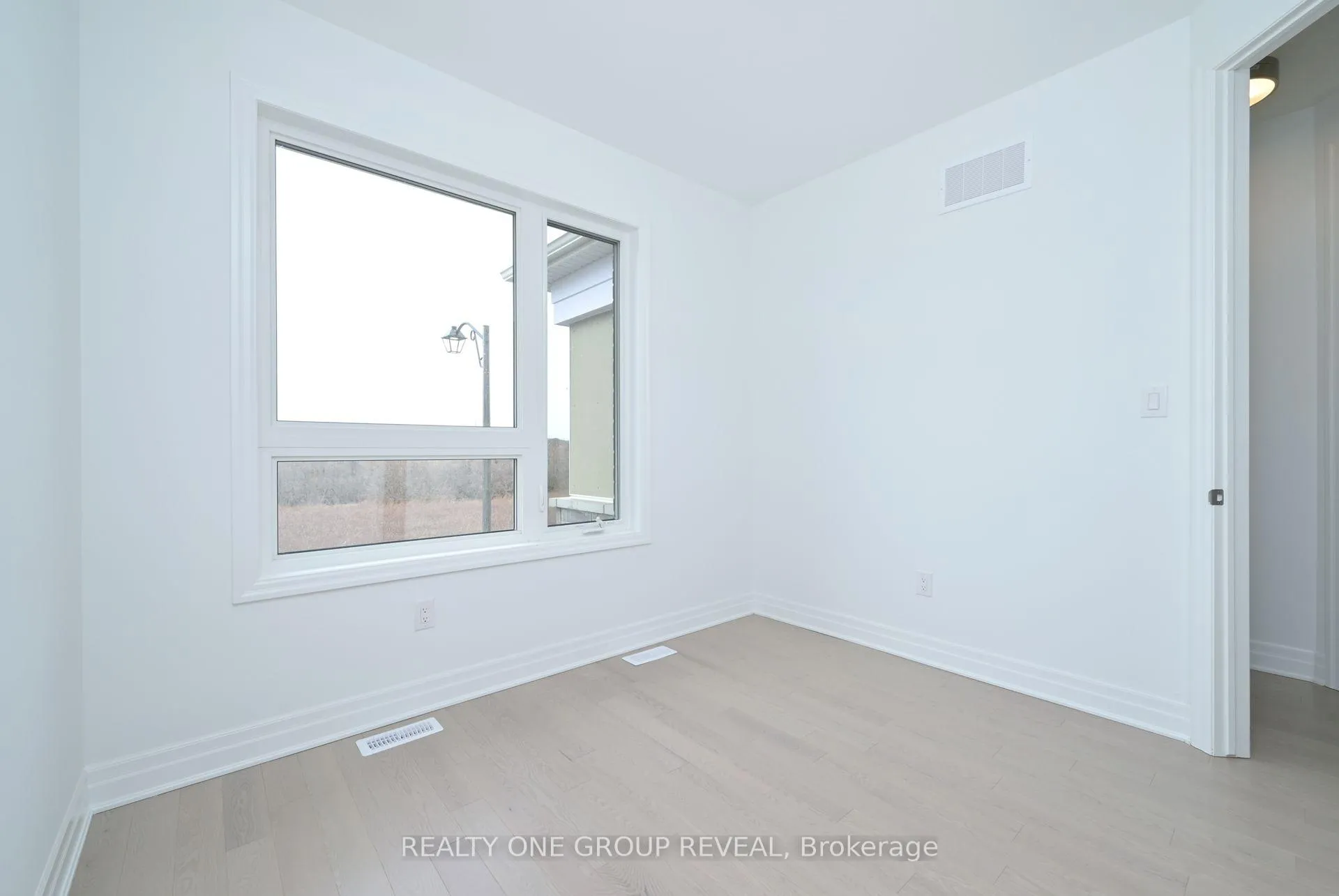 Photo 11 of 27 Greenridge Crescent, Markham, Rural Markham — HOMEH
